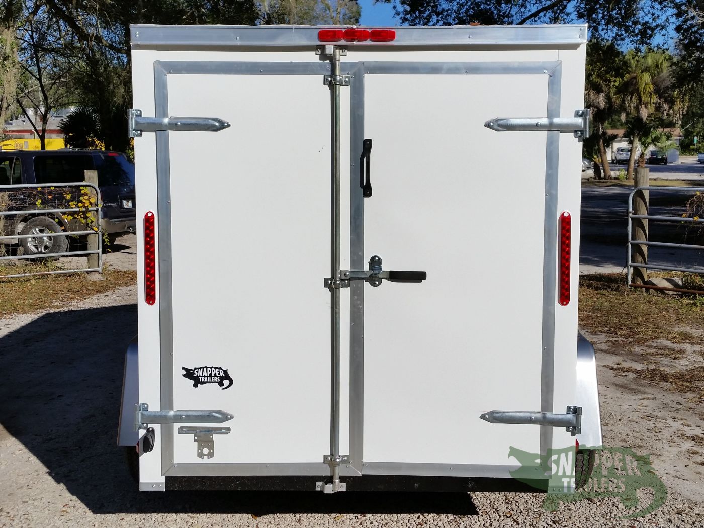 6x8 SA Trailer White, Double Barn Doors, Side Door Snapper Trailers