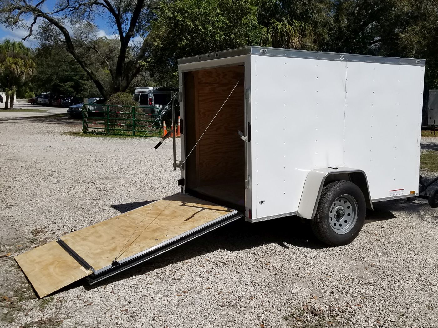 Diamond Cargo 5x8 SA Trailer - White, Ramp, Insulated - Image 7