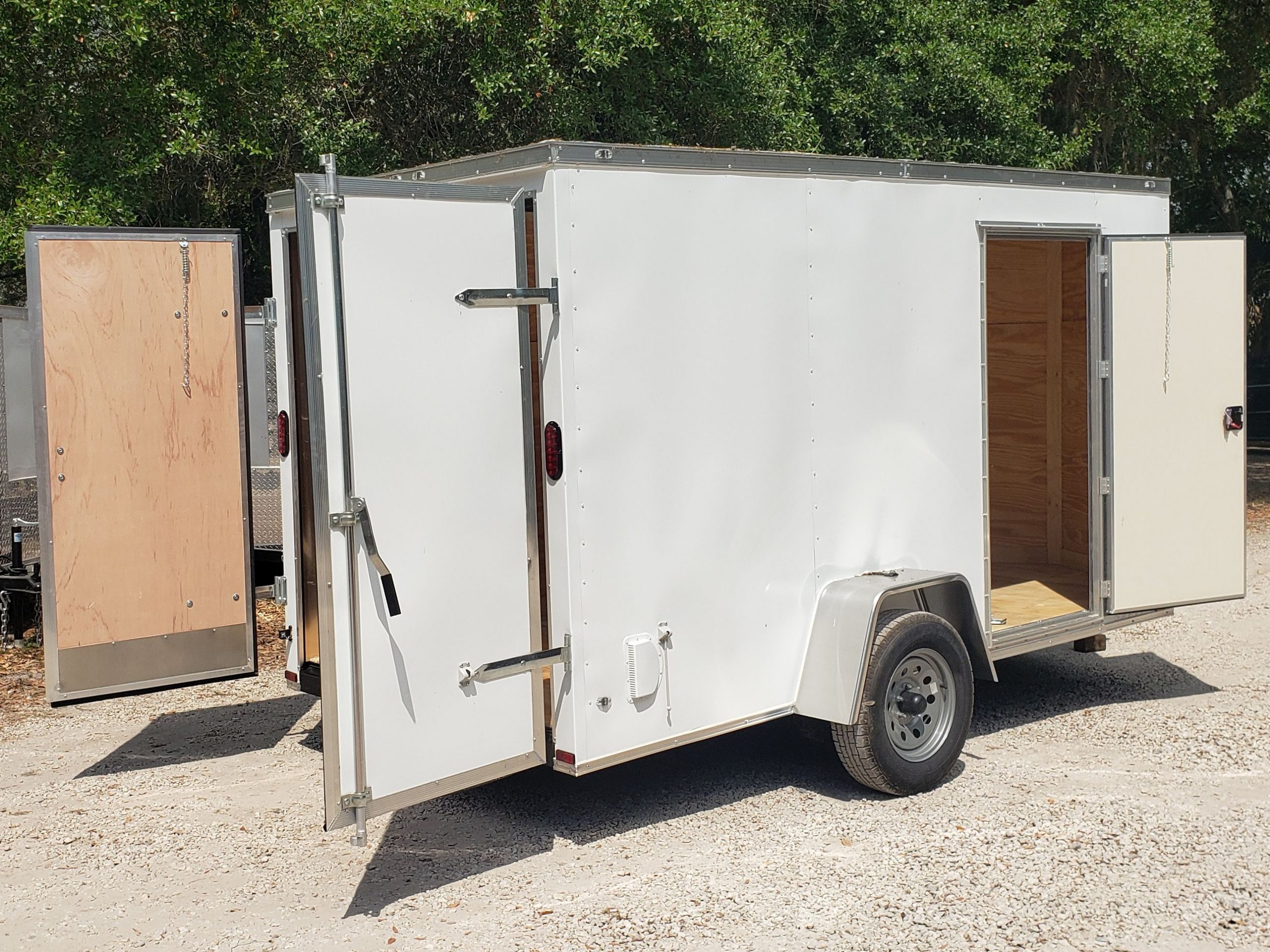 Diamond Cargo 6x12 SA Trailer - White, Barn Doors, Side Door, Extra Height, Insulated - Image 6