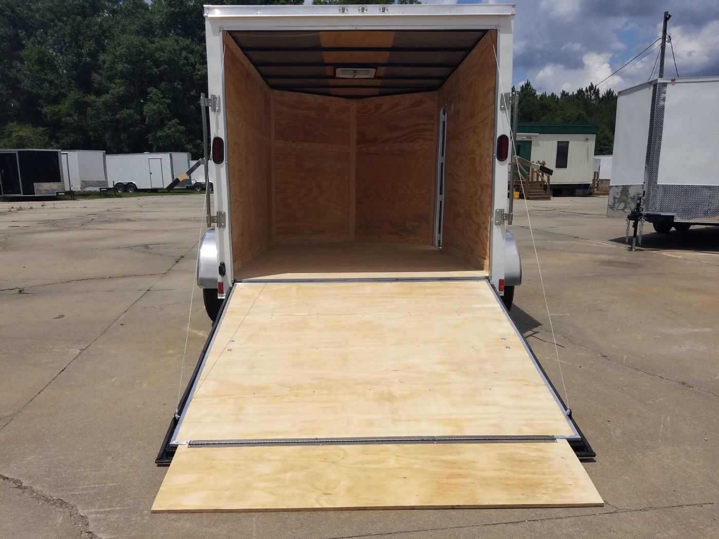 Diamond Cargo 7x10 TA Trailer - White, Ramp, Side Door, Extra Height - Image 8