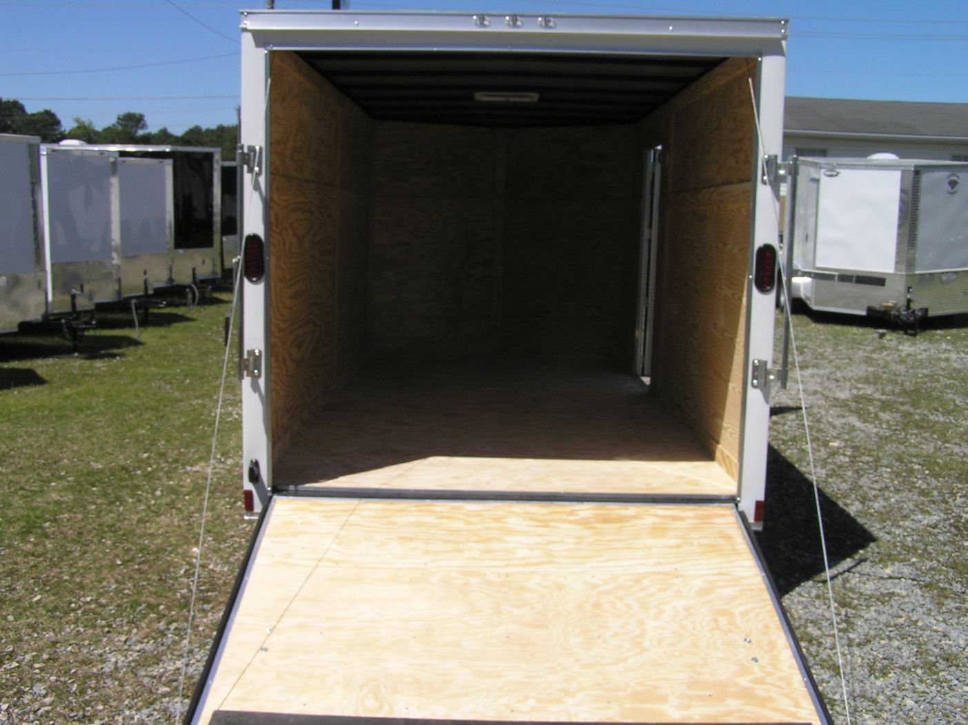 Diamond Cargo 7x14 SA Trailer - White, Ramp, Side Door, Extra Height, Insulated - Image 2