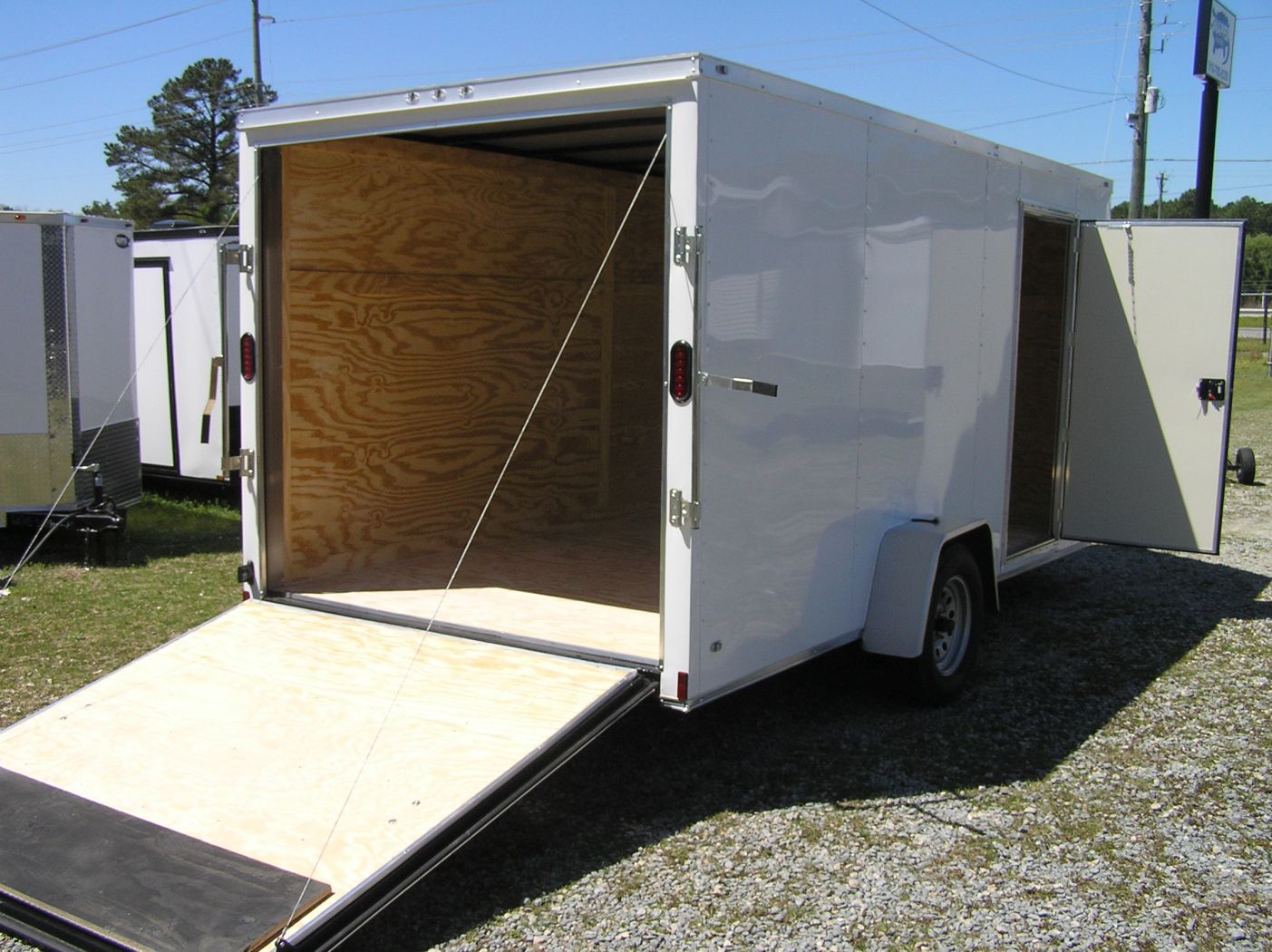 Diamond Cargo 7x14 SA Trailer - White, Ramp, Side Door, Extra Height, Insulated - Image 12