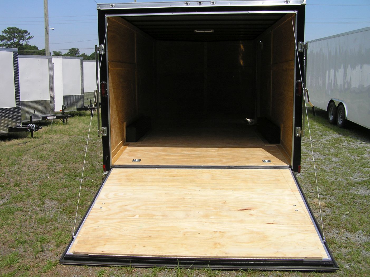 Diamond Cargo 8.5x18 TA Trailer - Black, Ramp, Side Door, D-Rings - Image 6