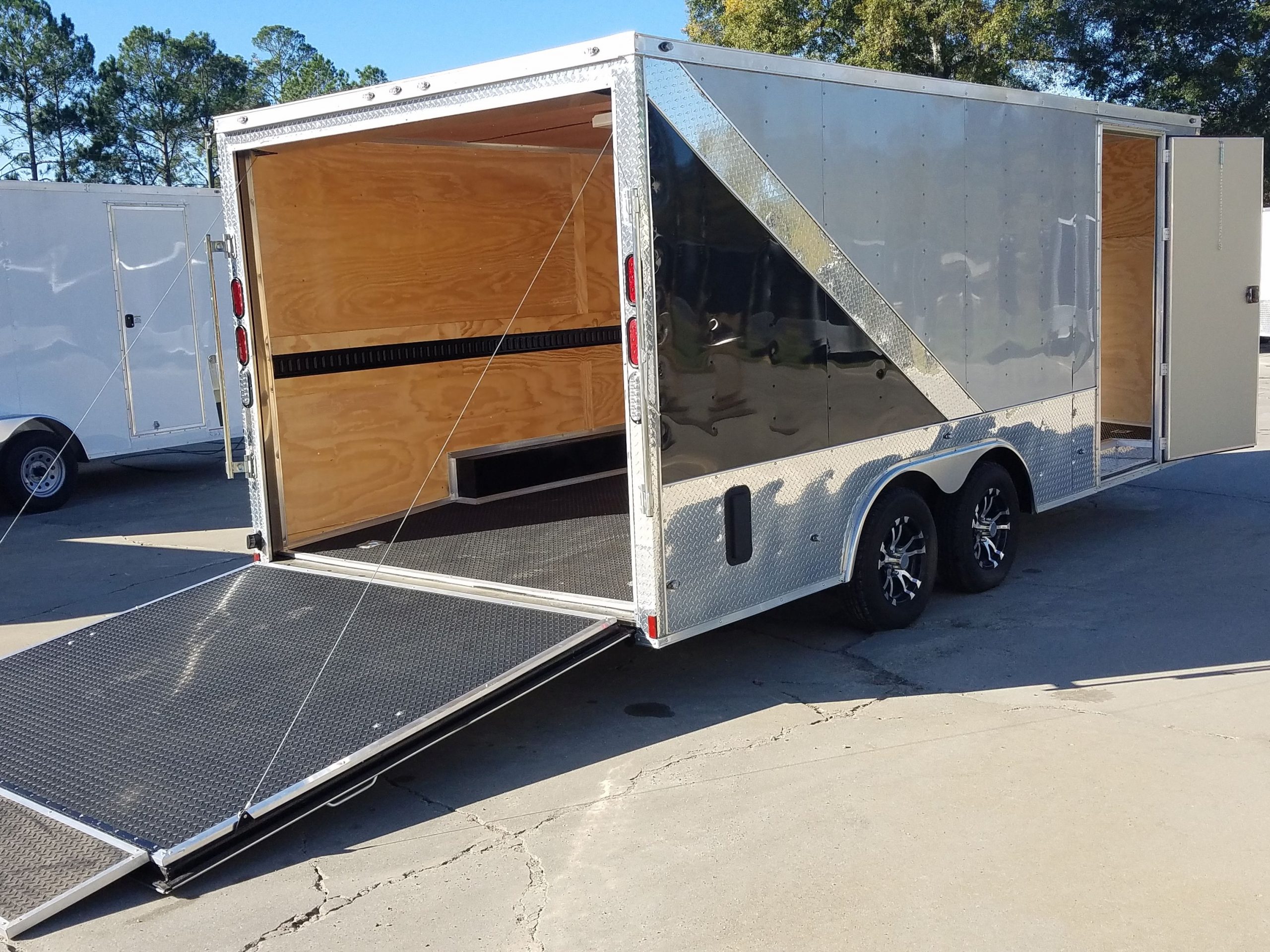 Diamond Cargo 8.5x18 TA Trailer - SilverBlack, Ramp, Two Side Doors, D-Rings, Electrical Package, Insulated, RTP Flooring, E-Track, More - Image 8