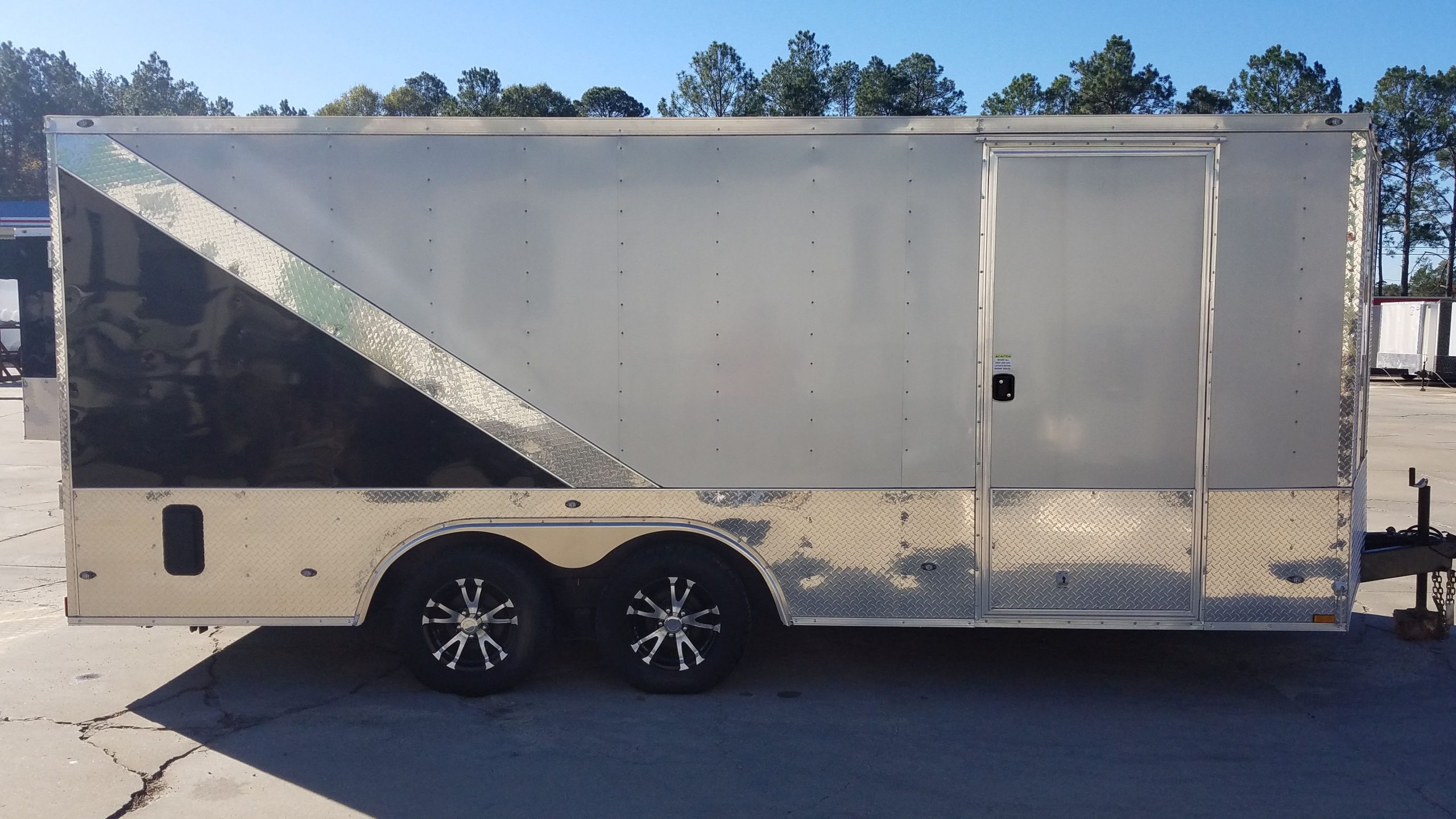 Diamond Cargo 8.5x18 TA Trailer - SilverBlack, Ramp, Two Side Doors, D-Rings, Electrical Package, Insulated, RTP Flooring, E-Track, More - Image 11