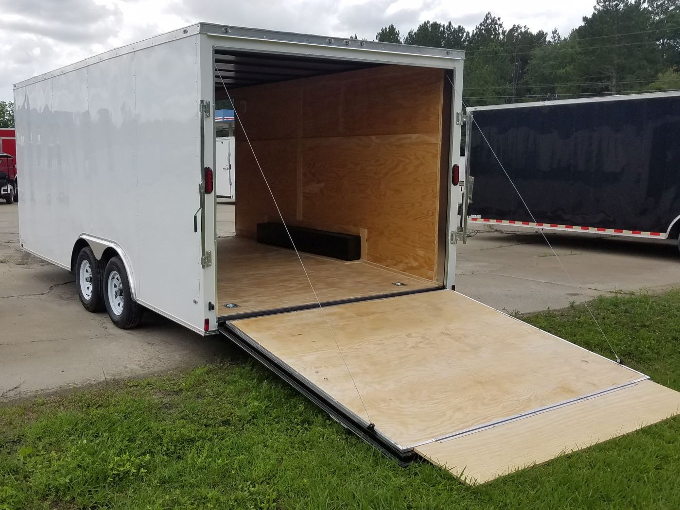 Diamond Cargo 8.5x18 TA Trailer - White, Ramp, Side Door, D-Rings - Image 4