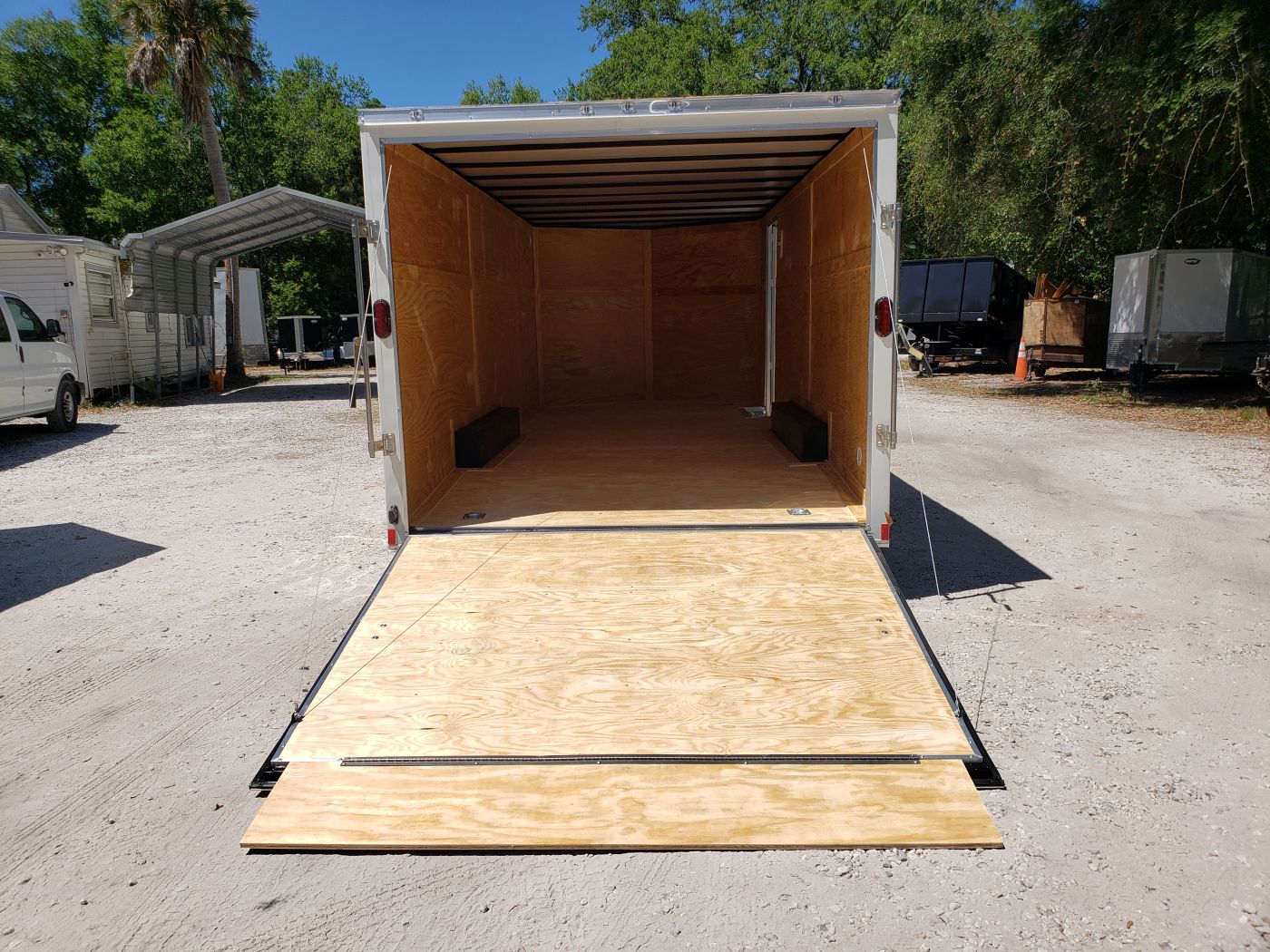 Diamond Cargo 8.5x20 TA Trailer - White, Ramp, Side Door, D-Rings, Insulated Ceiling - Image 5