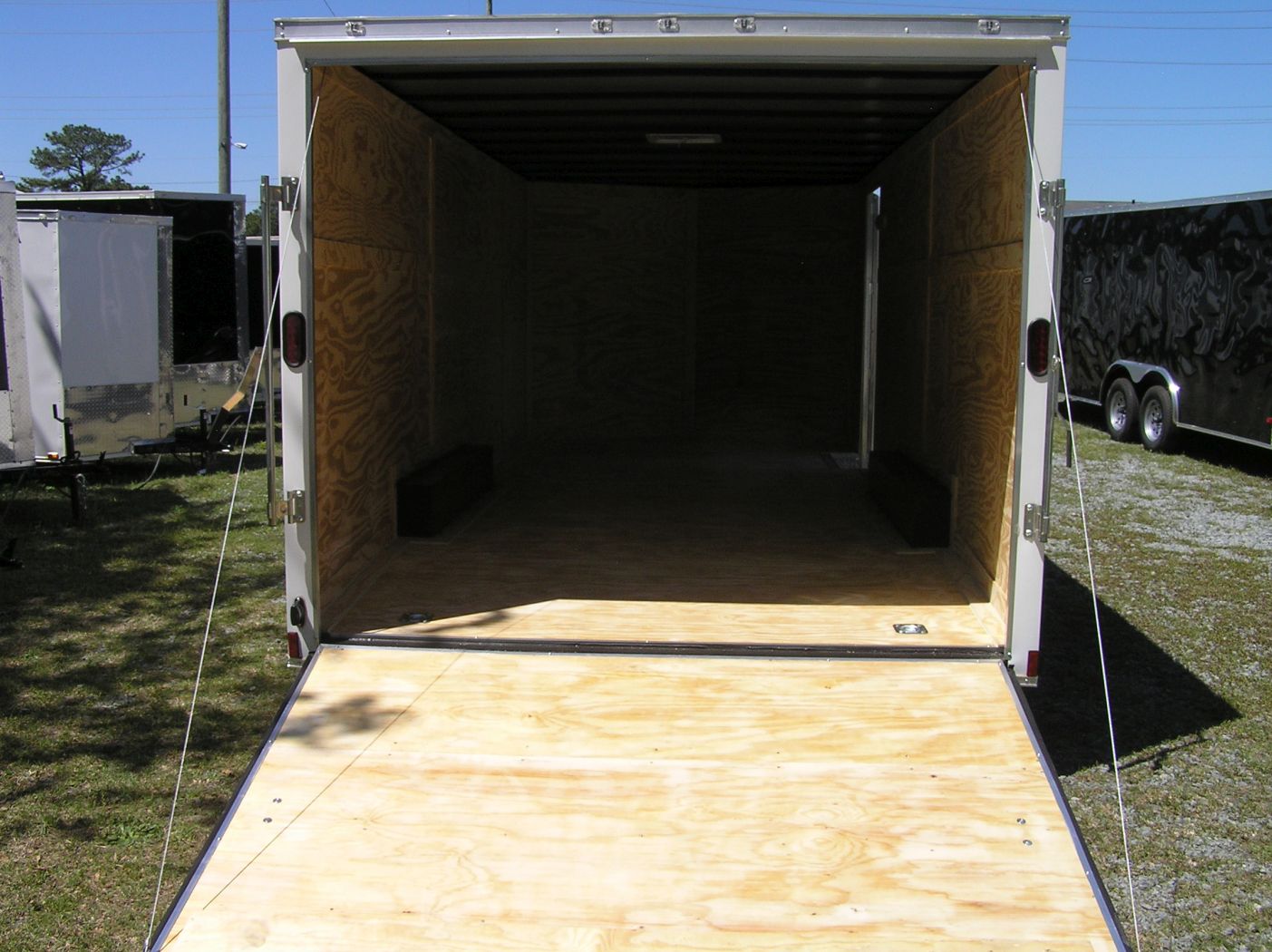 Diamond Cargo 8.5x20 TA Trailer - White, Ramp, Side Door, 5K Axles, D-Rings - Image 5