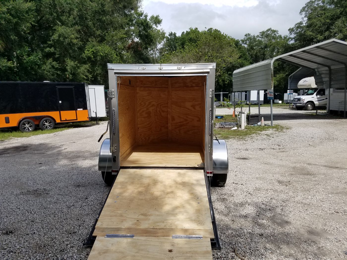 Quality Cargo 5x6 SA Trailer - Arizona Beige, Ramp, Side Vents - Image 8
