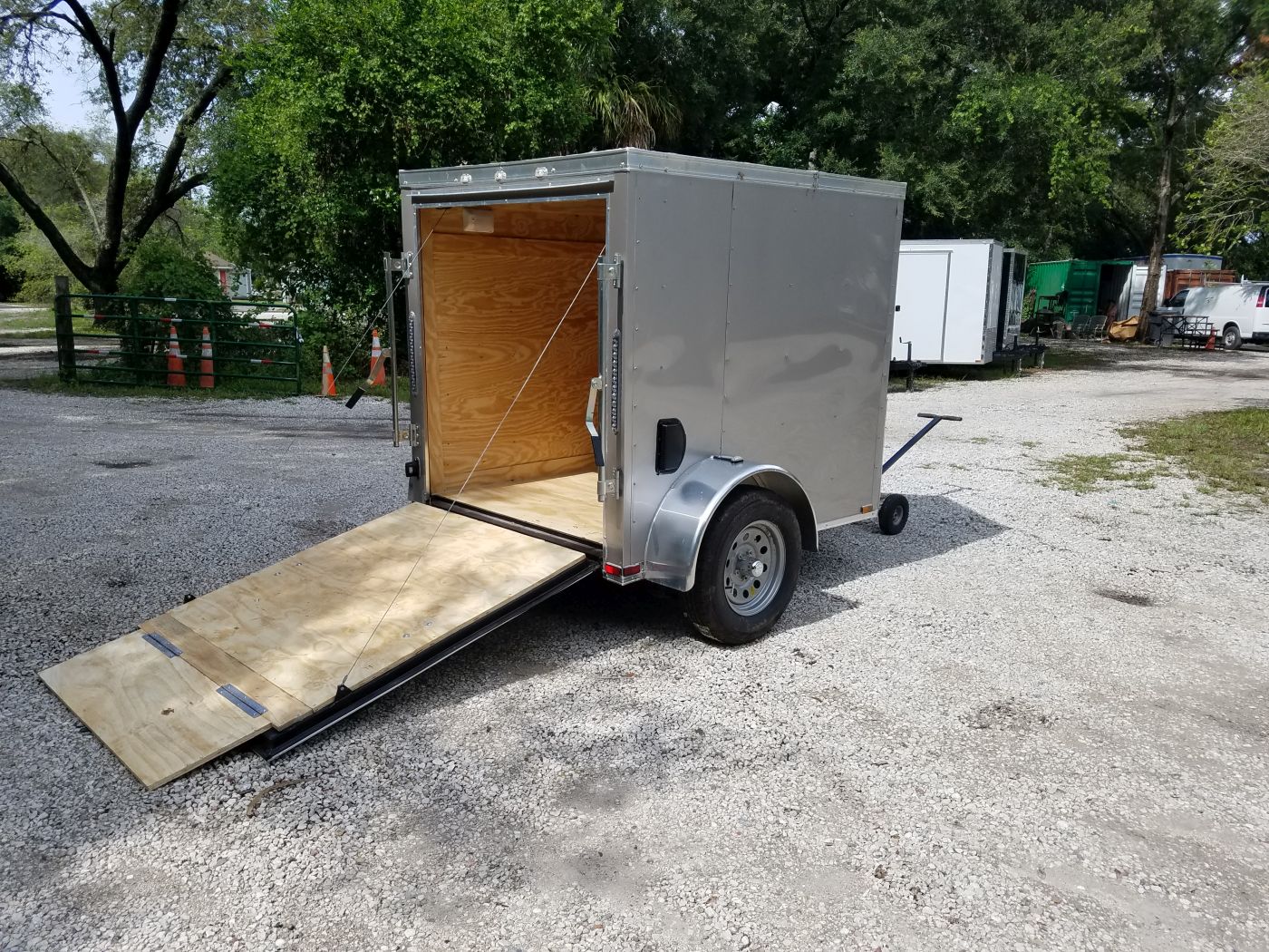 Quality Cargo 5x6 SA Trailer - Arizona Beige, Ramp, Side Vents - Image 10