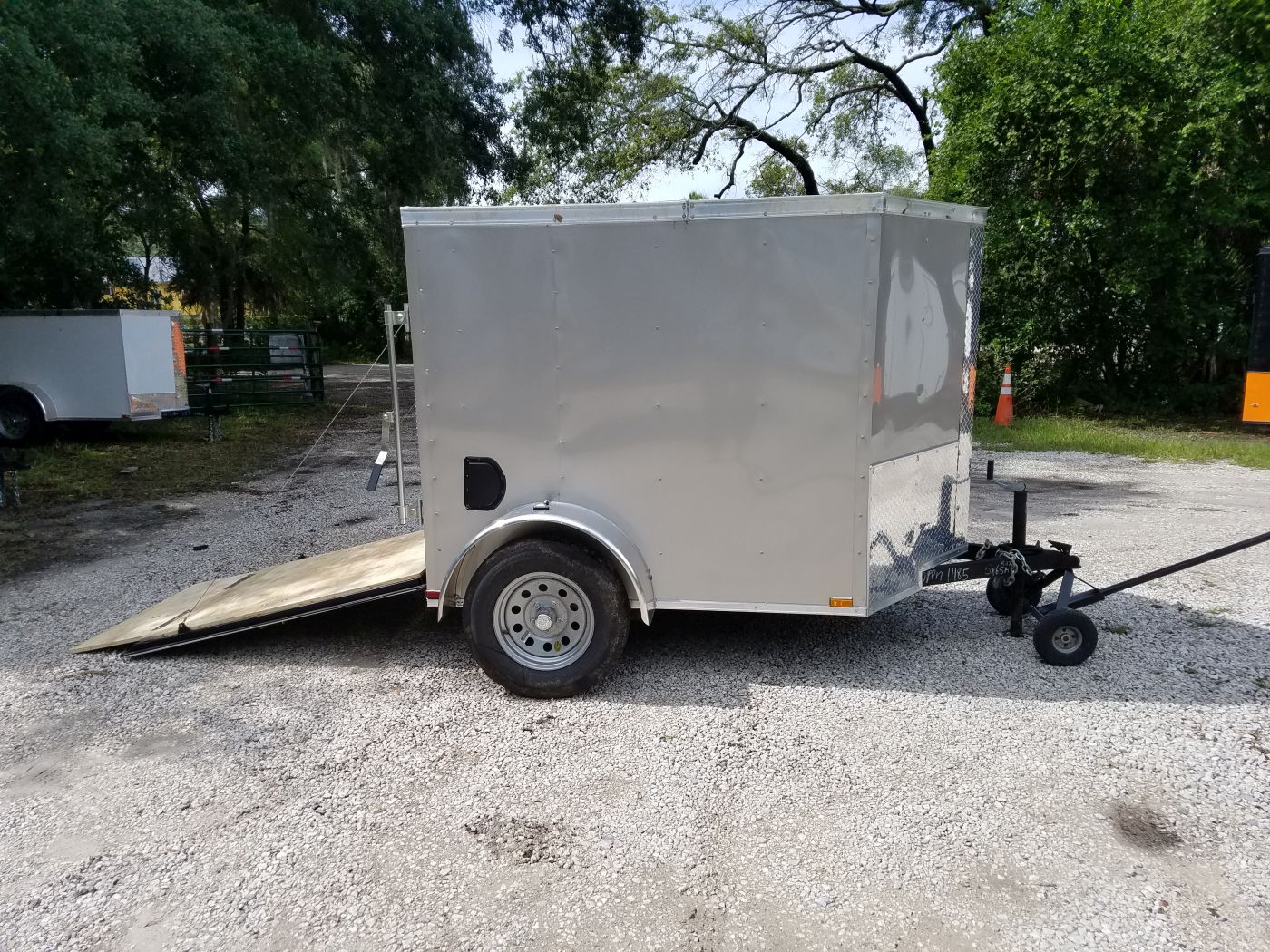 Quality Cargo 5x6 SA Trailer - Arizona Beige, Ramp, Side Vents - Image 12