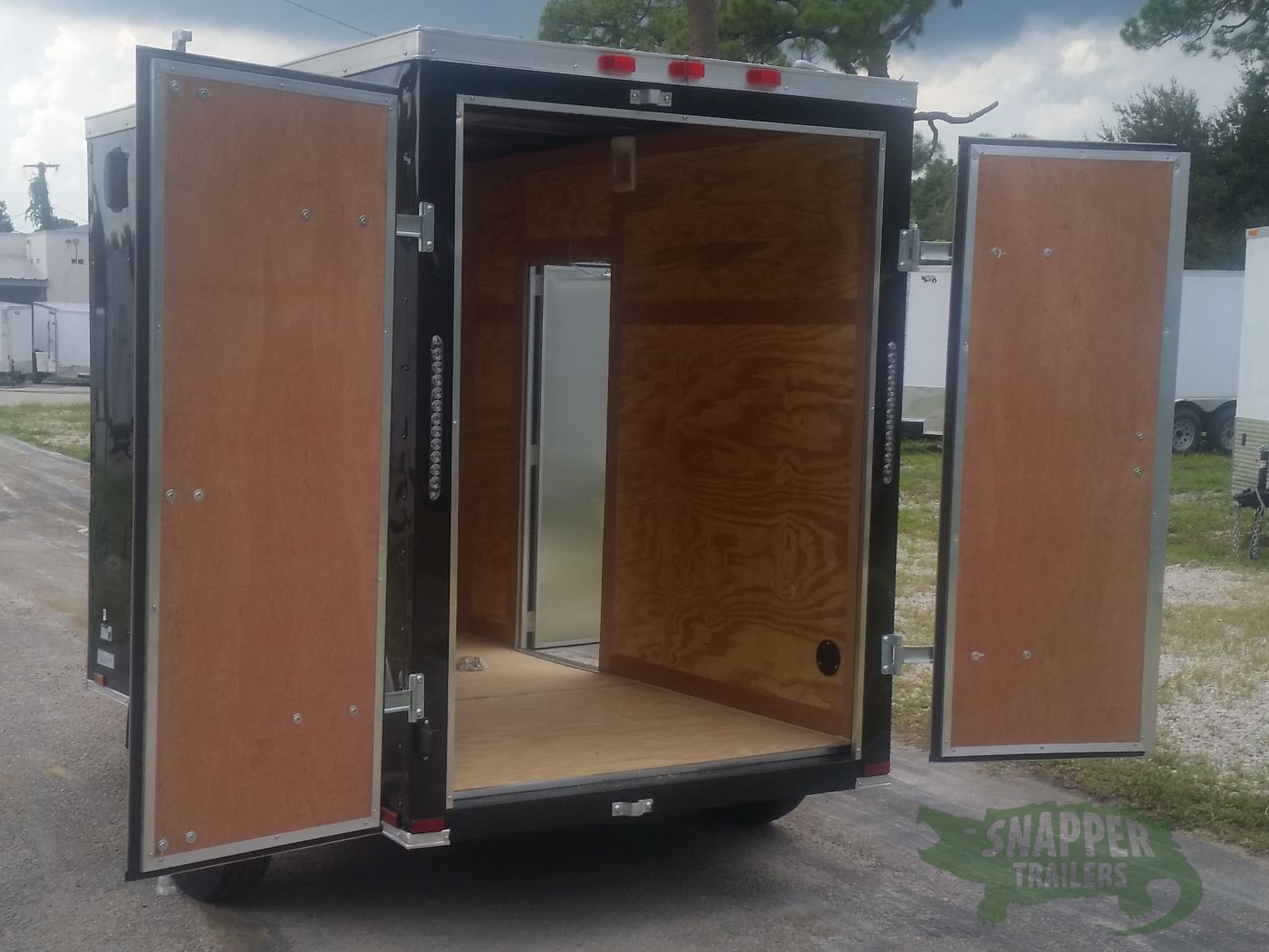 Quality Cargo 5x8 SA Trailer - Black, Double Doors, Side Door, Side Vents, Extended Tongue, Extra Height, Spare Mount - Image 4