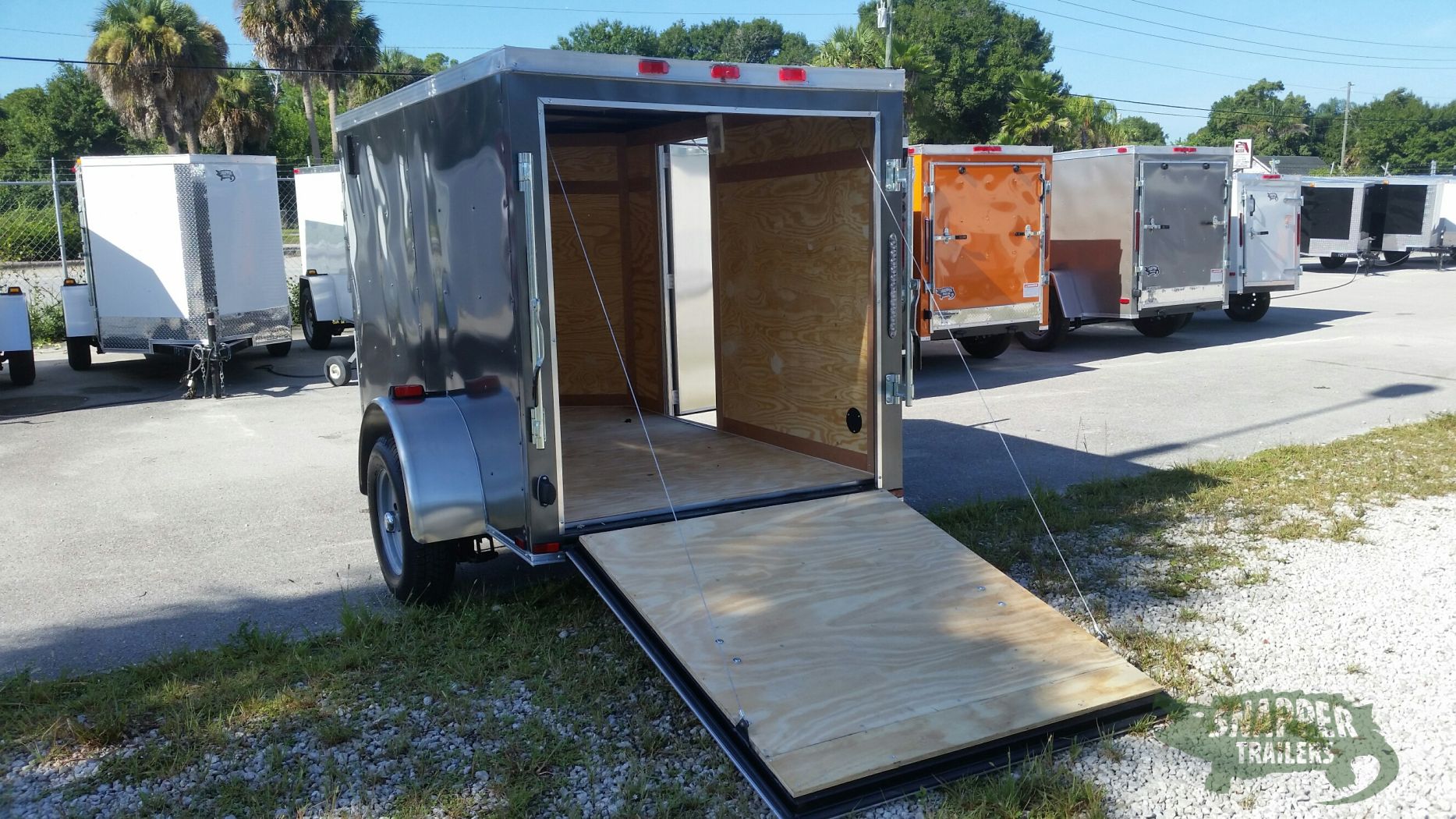 Quality Cargo 5x8 SA Trailer - Charcoal Gray, Ramp, Side Door, Side Vents - Image 4