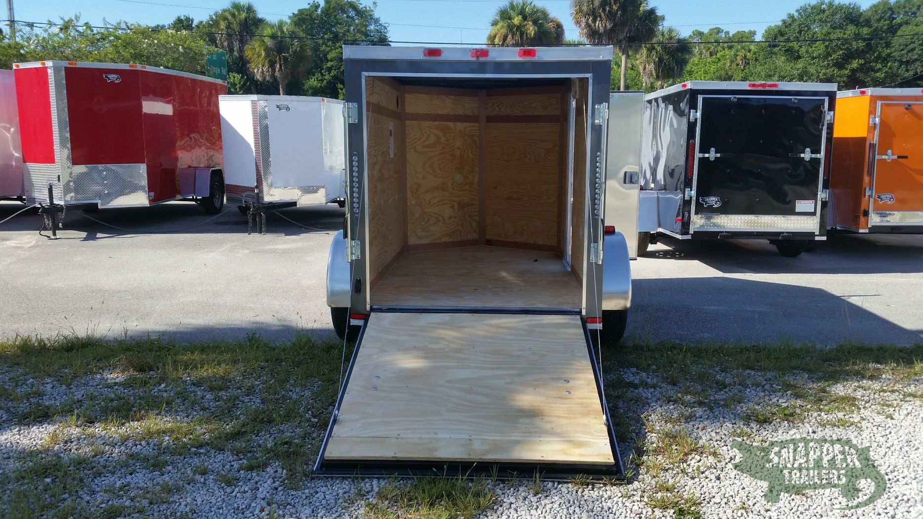 Quality Cargo 5x8 SA Trailer - Charcoal Gray, Ramp, Side Door, Side Vents - Image 6