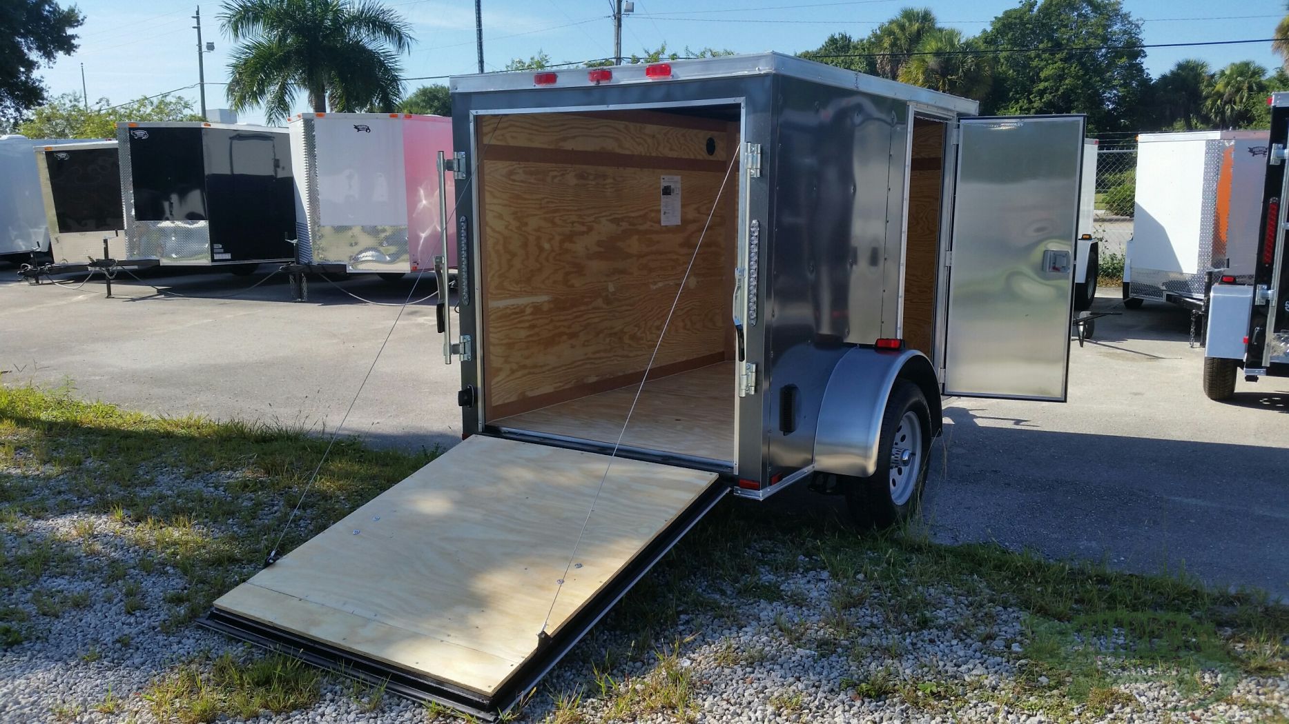 Quality Cargo 5x8 SA Trailer - Charcoal Gray, Ramp, Side Door, Side Vents - Image 8