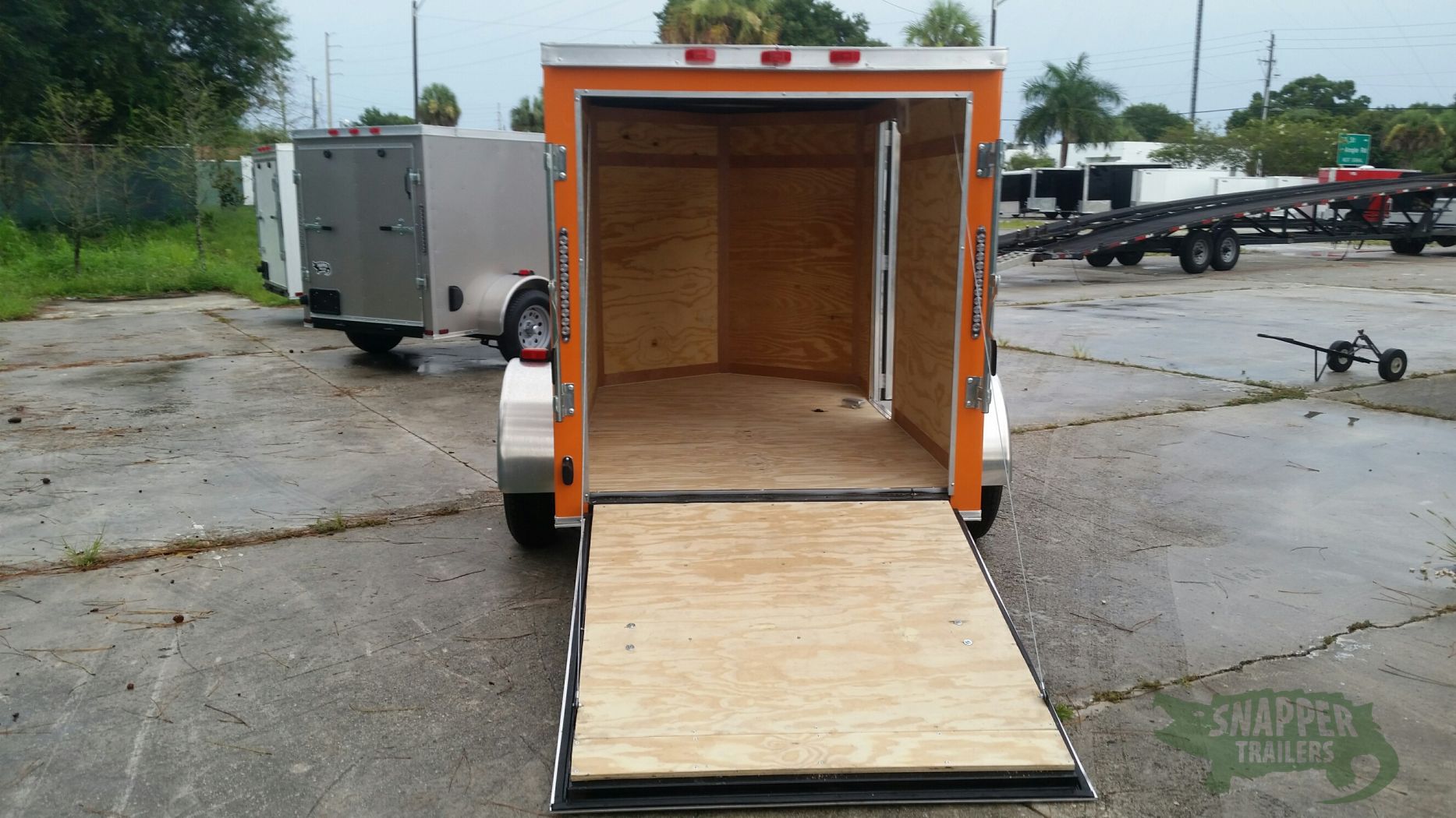 Quality Cargo 5x8 SA Trailer - Orange, Ramp, Side Door, Side Vents - Image 6