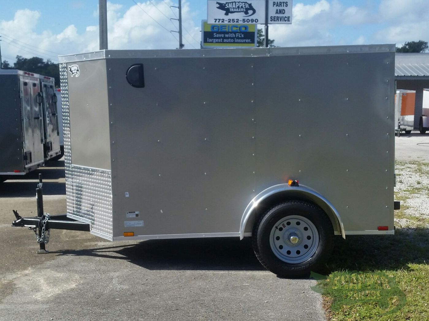 Quality Cargo 5x8 SA Trailer - Pewter, Ramp, Side Door, Side Vents - Image 3