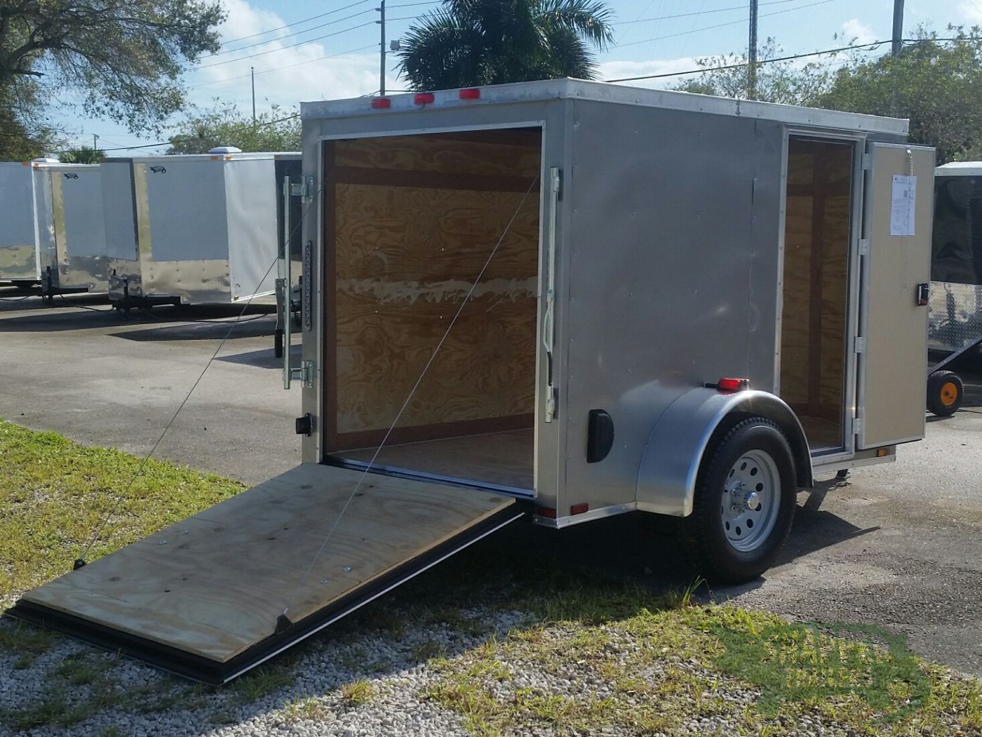 Quality Cargo 5x8 SA Trailer - Pewter, Ramp, Side Door, Side Vents - Image 8