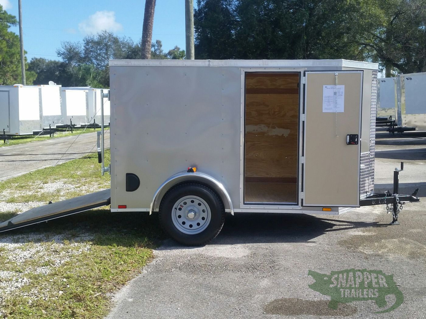 Quality Cargo 5x8 SA Trailer - Pewter, Ramp, Side Door, Side Vents - Image 10