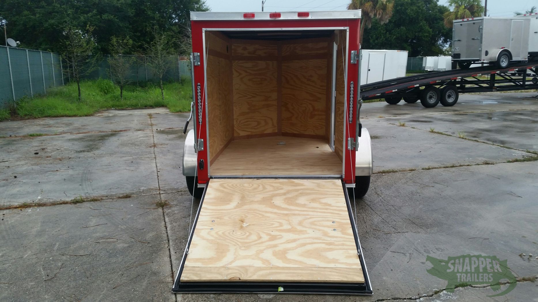 Quality Cargo 5x8 SA Trailer - Red, Ramp, Side Door, Side Vents - Image 6