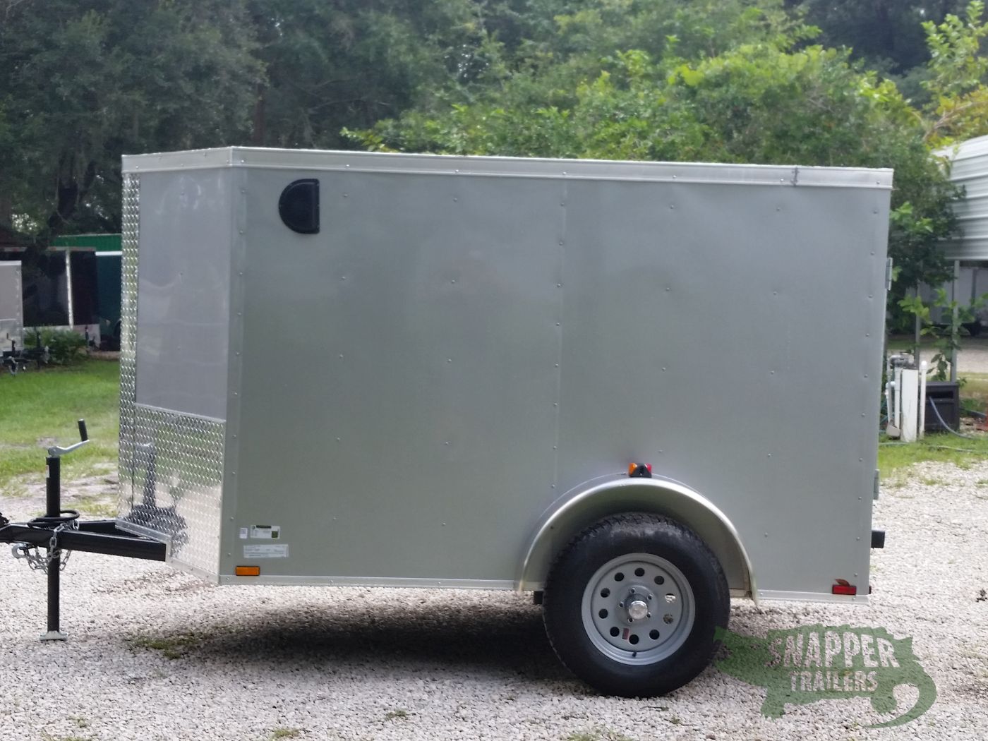 5x8 SA Trailer Silver Frost, Ramp, Side Door, Side Vents Snapper