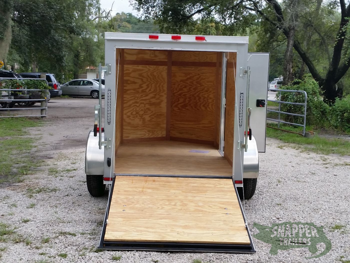 Quality Cargo 5x8 SA Trailer - Silver Frost, Ramp, Side Door, Side Vents - Image 6