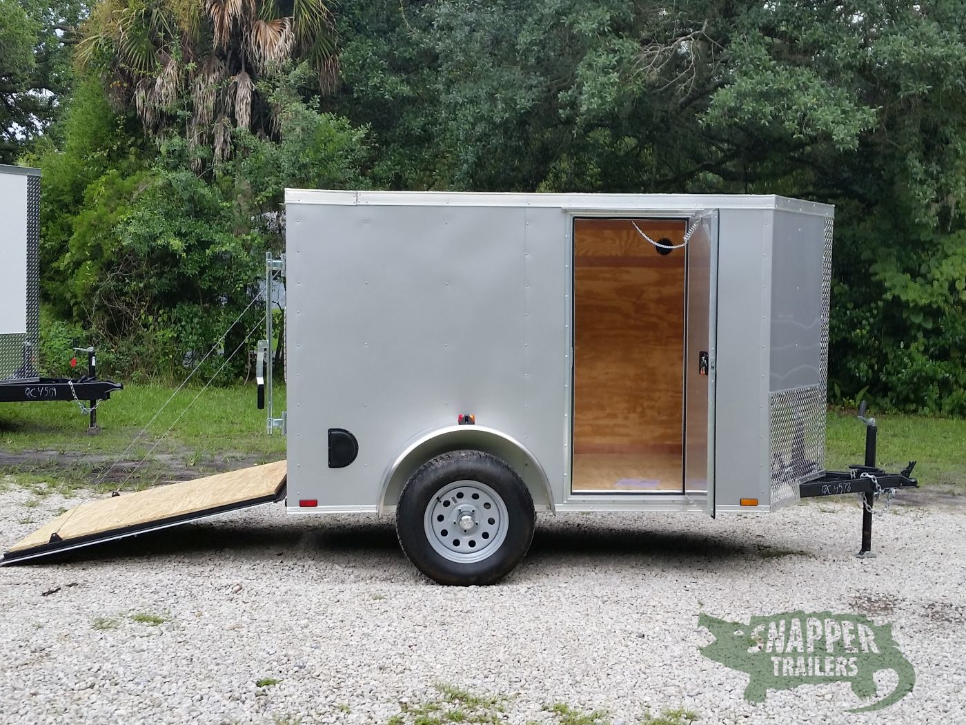 Quality Cargo 5x8 SA Trailer - Silver Frost, Ramp, Side Door, Side Vents - Image 10