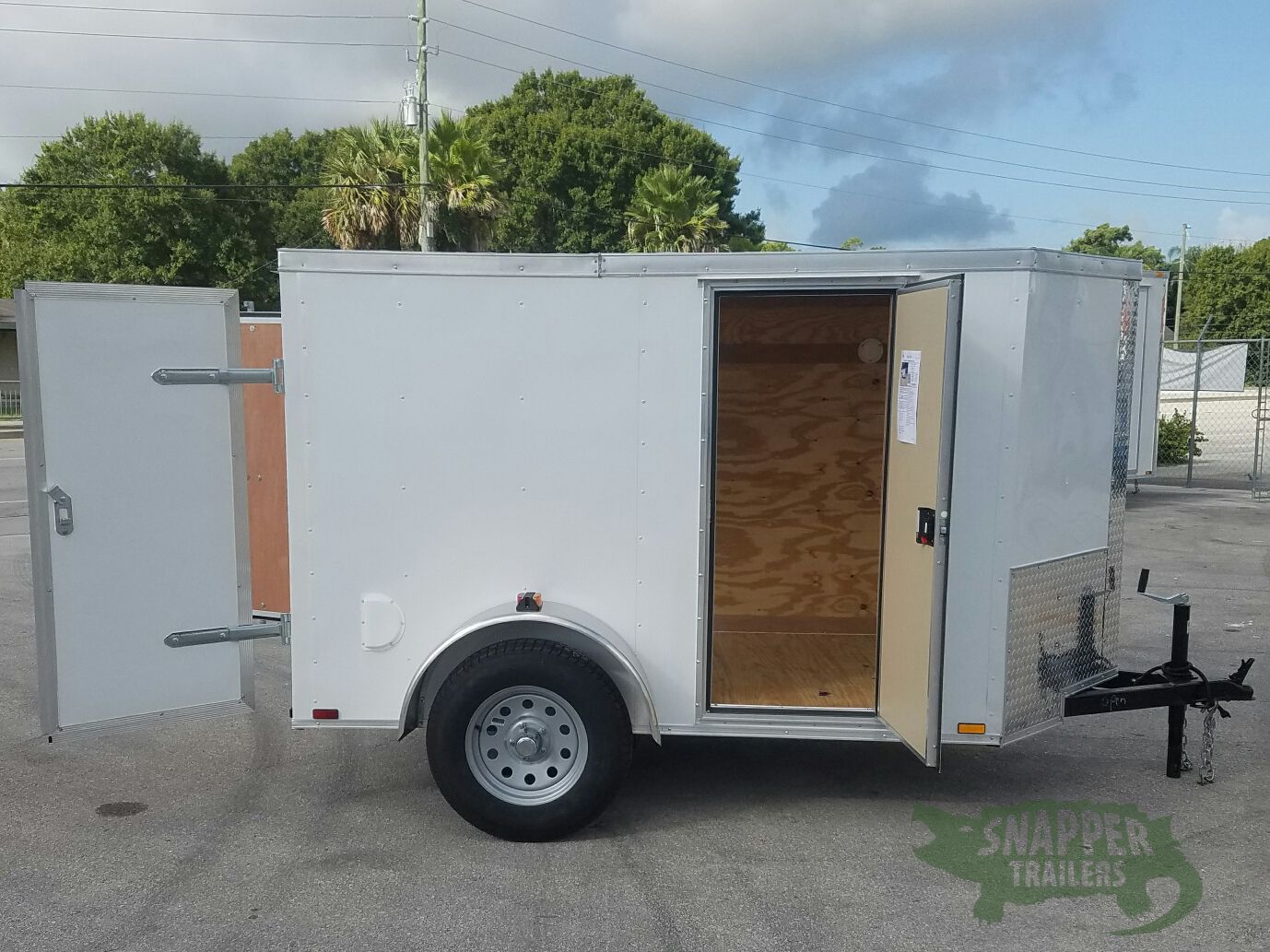 Quality Cargo 5x8 SA Trailer - White, Barn Doors, Side Door, Side Vents - Image 10