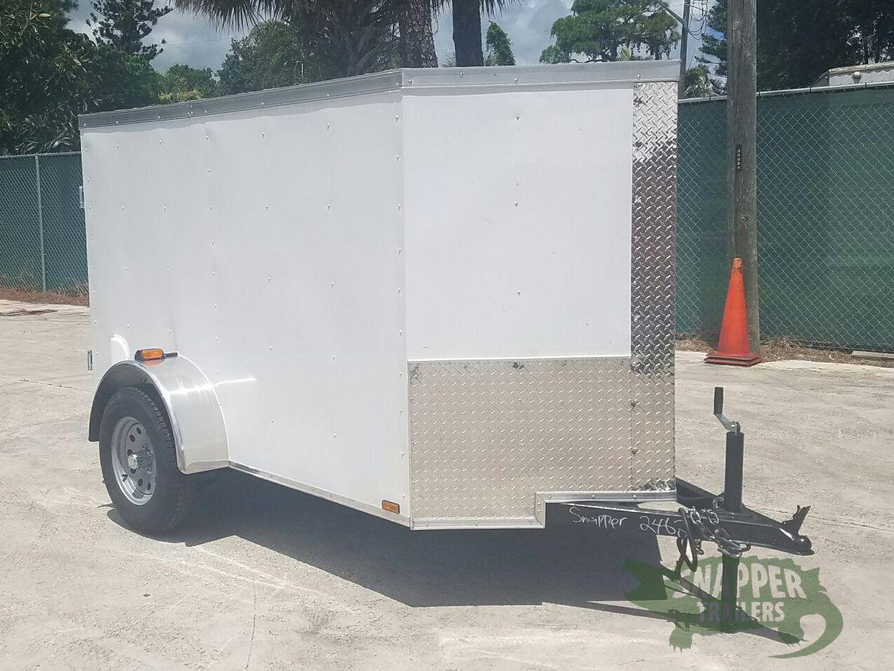 Quality Cargo 5x8 SA Trailer - White, Single Barn Door, Side Vents - Image 14