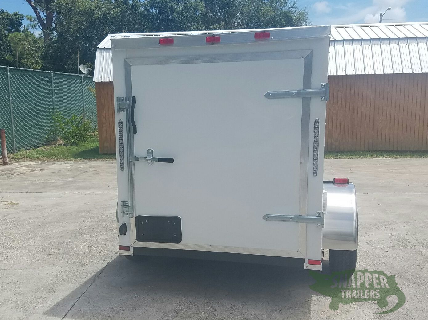 Quality Cargo 5x8 SA Trailer - White, Single Barn Door, Side Vents - Image 8