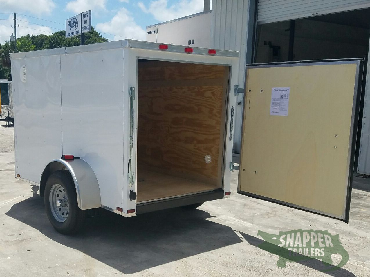 Quality Cargo 5x8 SA Trailer - White, Single Barn Door, Side Vents - Image 5
