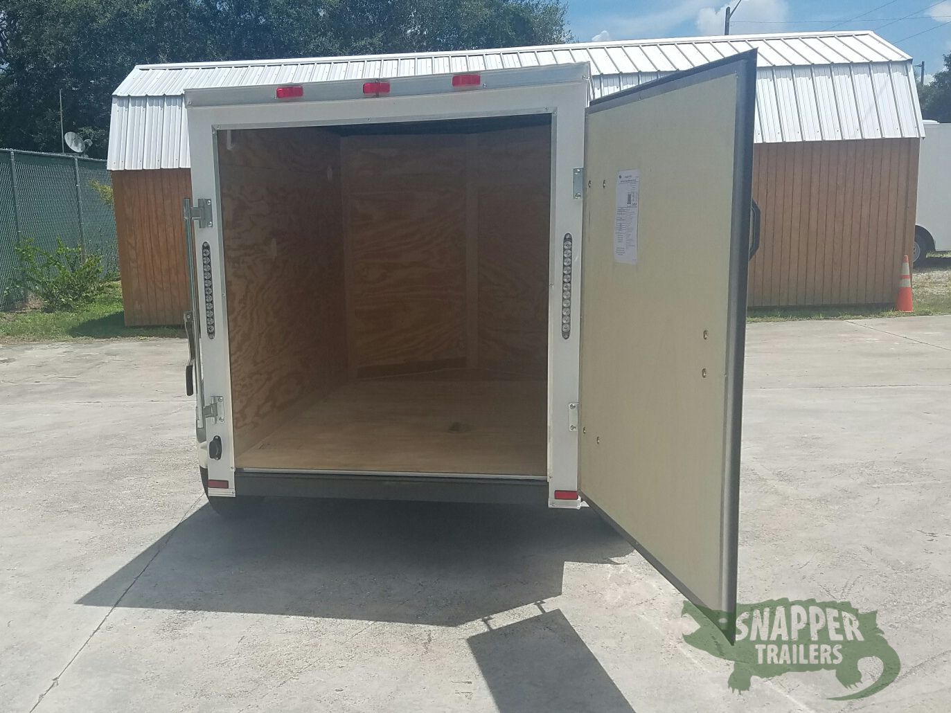 Quality Cargo 5x8 SA Trailer - White, Single Barn Door, Side Vents - Image 7