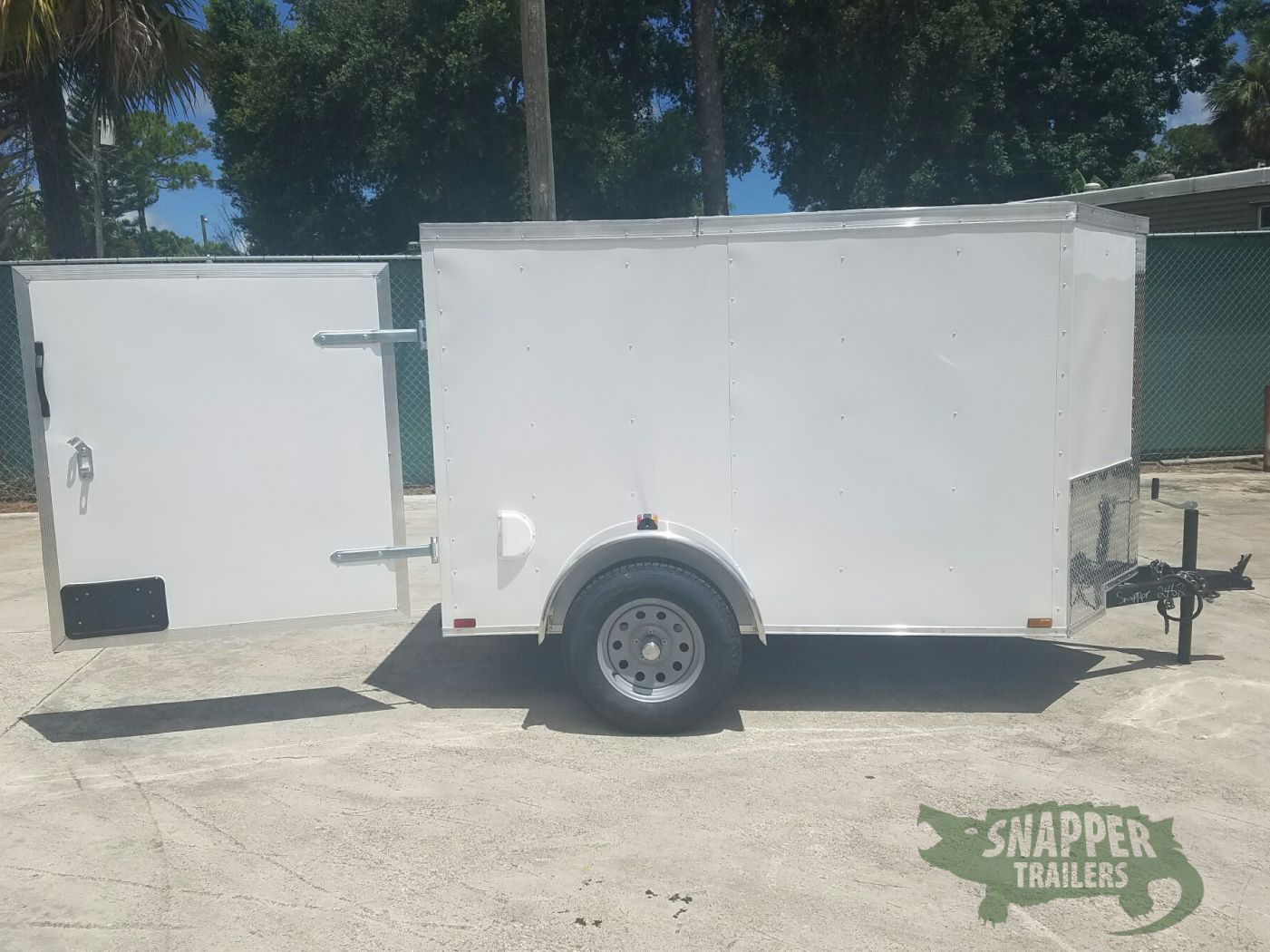 Quality Cargo 5x8 SA Trailer - White, Single Barn Door, Side Vents - Image 11