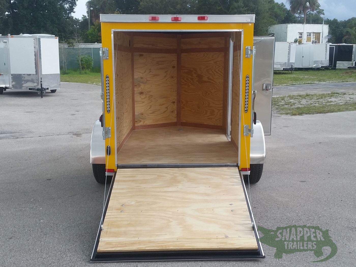 Quality Cargo 5x8 SA Trailer - Yellow, Ramp, Side Door, Side Vents - Image 6