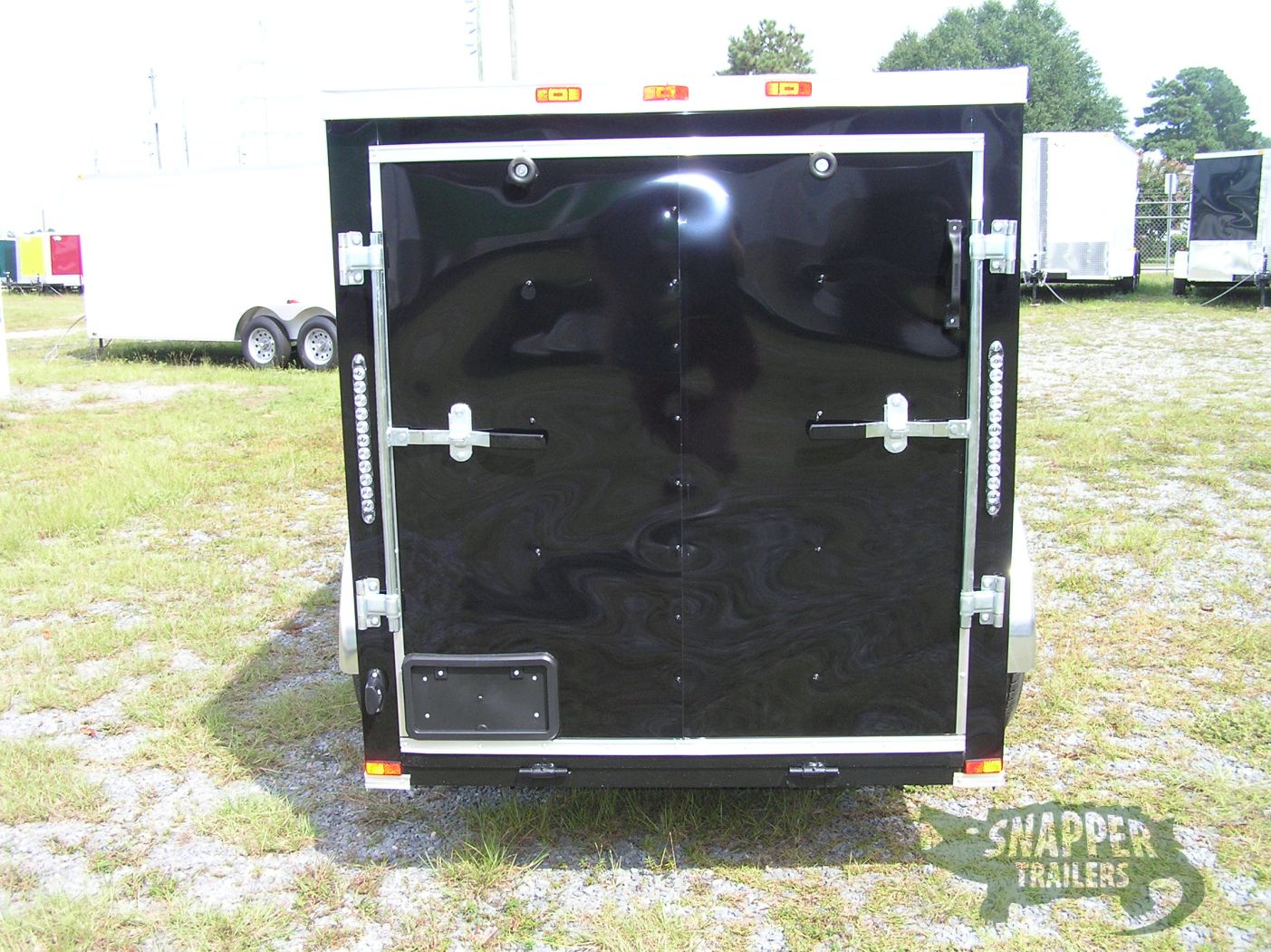 Quality Cargo 5x10 SA Trailer - Black, Ramp, Side Door, Roof Vent - Image 7