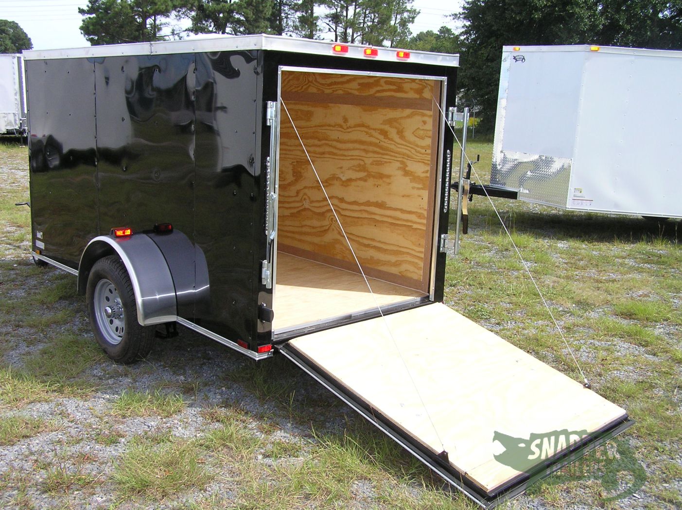 Quality Cargo 5x10 SA Trailer - Black, Ramp, Side Door, Roof Vent - Image 4