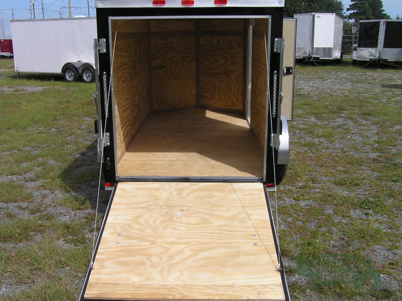 Quality Cargo 5x10 SA Trailer - Black, Ramp, Side Door, Roof Vent - Image 6