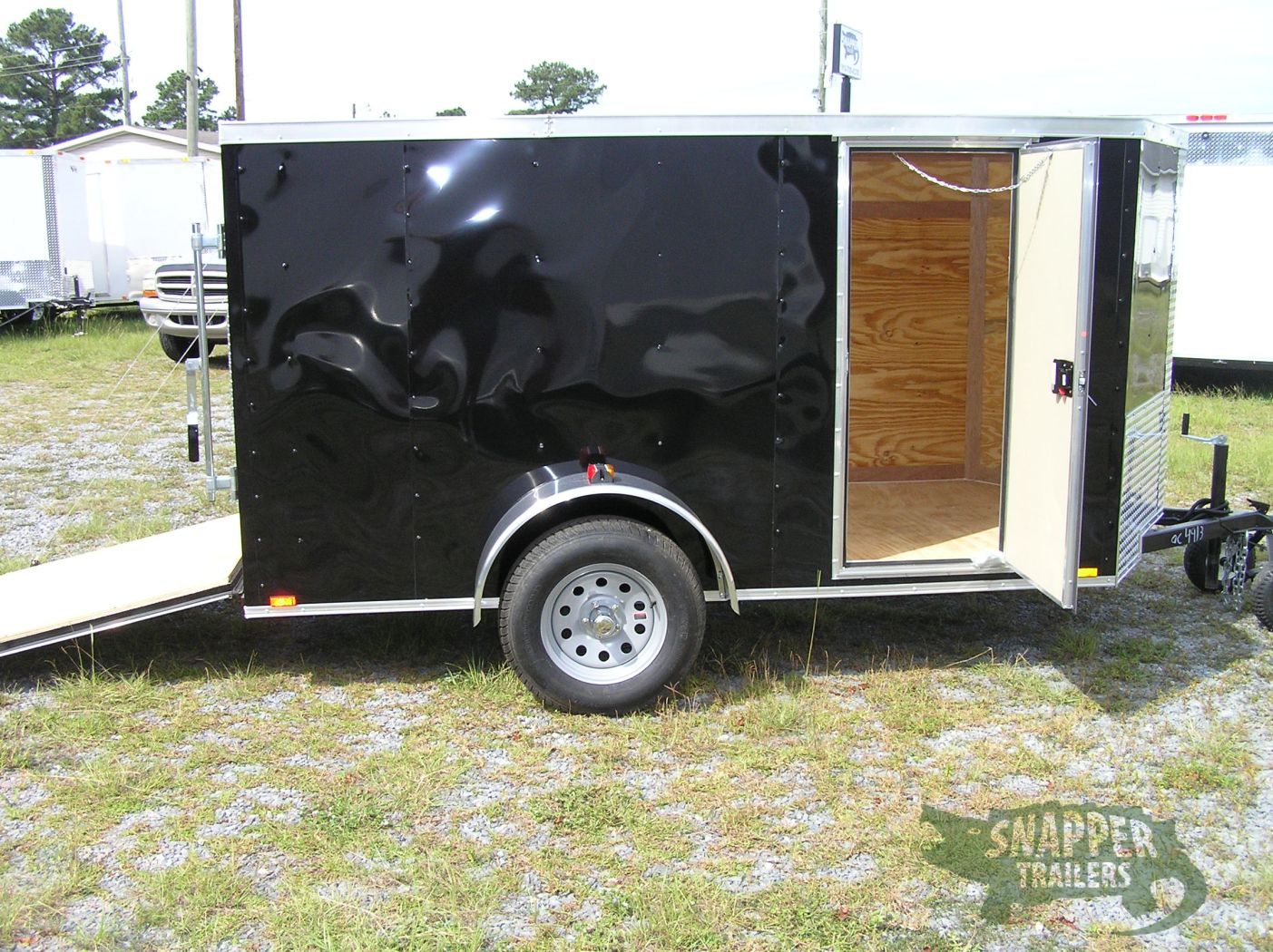 Quality Cargo 5x10 SA Trailer - Black, Ramp, Side Door, Roof Vent - Image 10