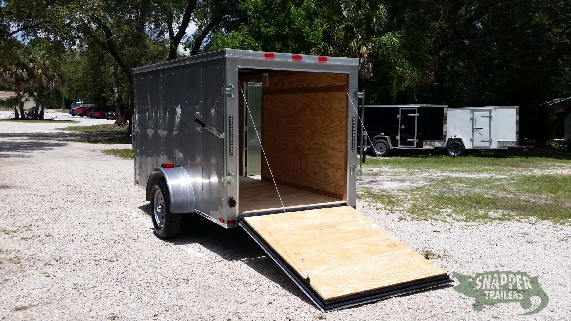 Quality Cargo 5x10 SA Trailer - Silver Frost, Ramp, Side Door, Roof Vent - Image 4