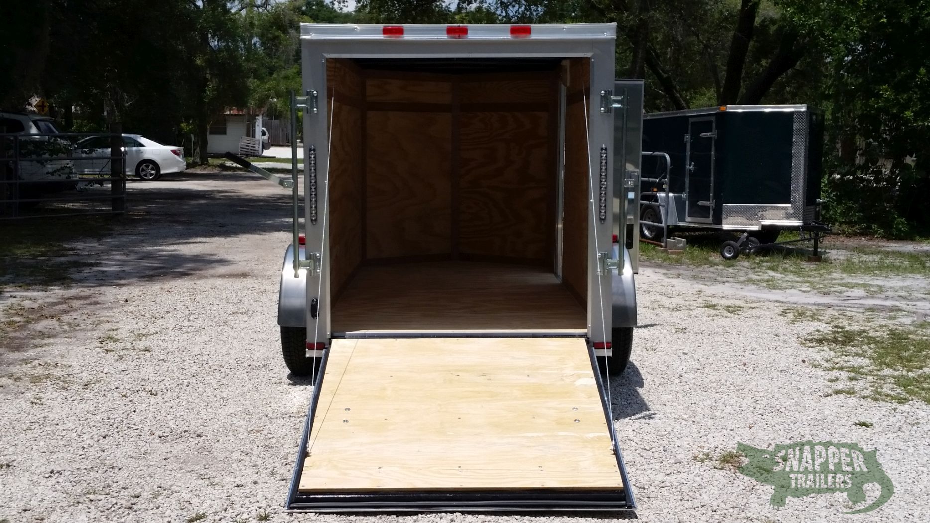 Quality Cargo 5x10 SA Trailer - Silver Frost, Ramp, Side Door, Roof Vent - Image 6