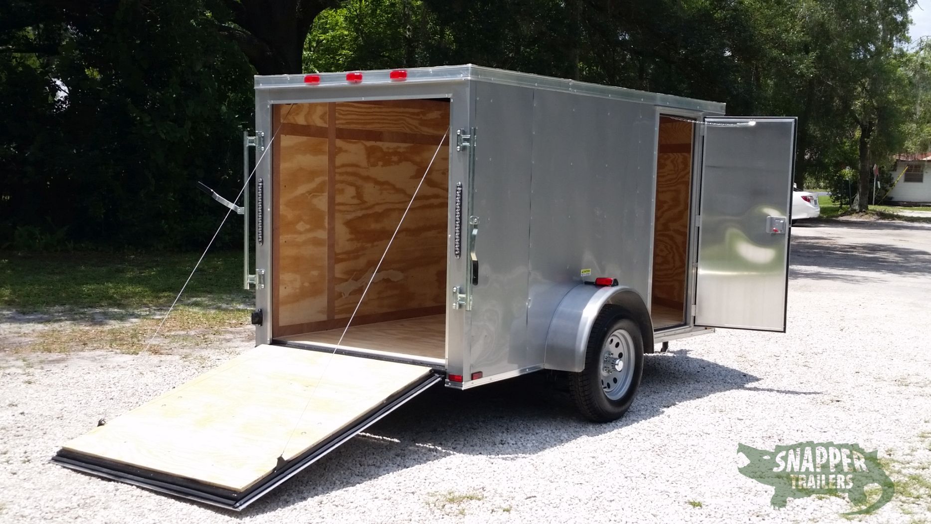 Quality Cargo 5x10 SA Trailer - Silver Frost, Ramp, Side Door, Roof Vent - Image 8