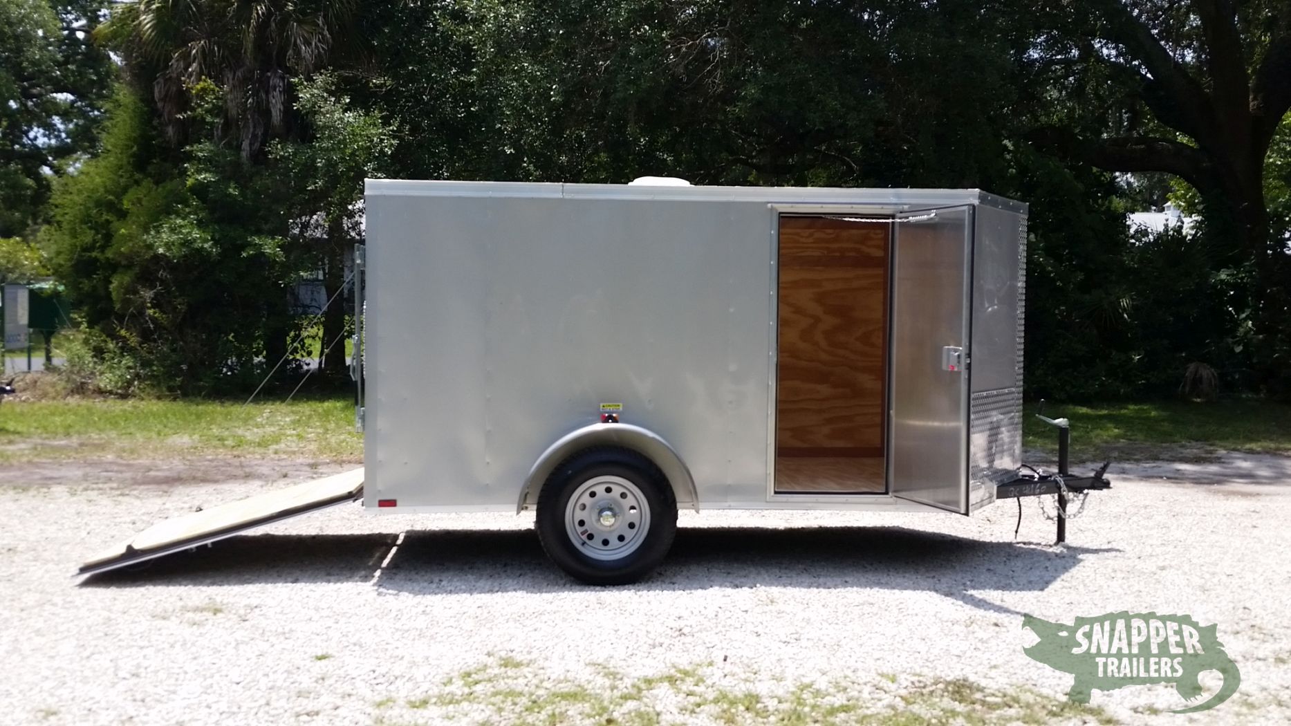 Quality Cargo 5x10 SA Trailer - Silver Frost, Ramp, Side Door, Roof Vent - Image 10