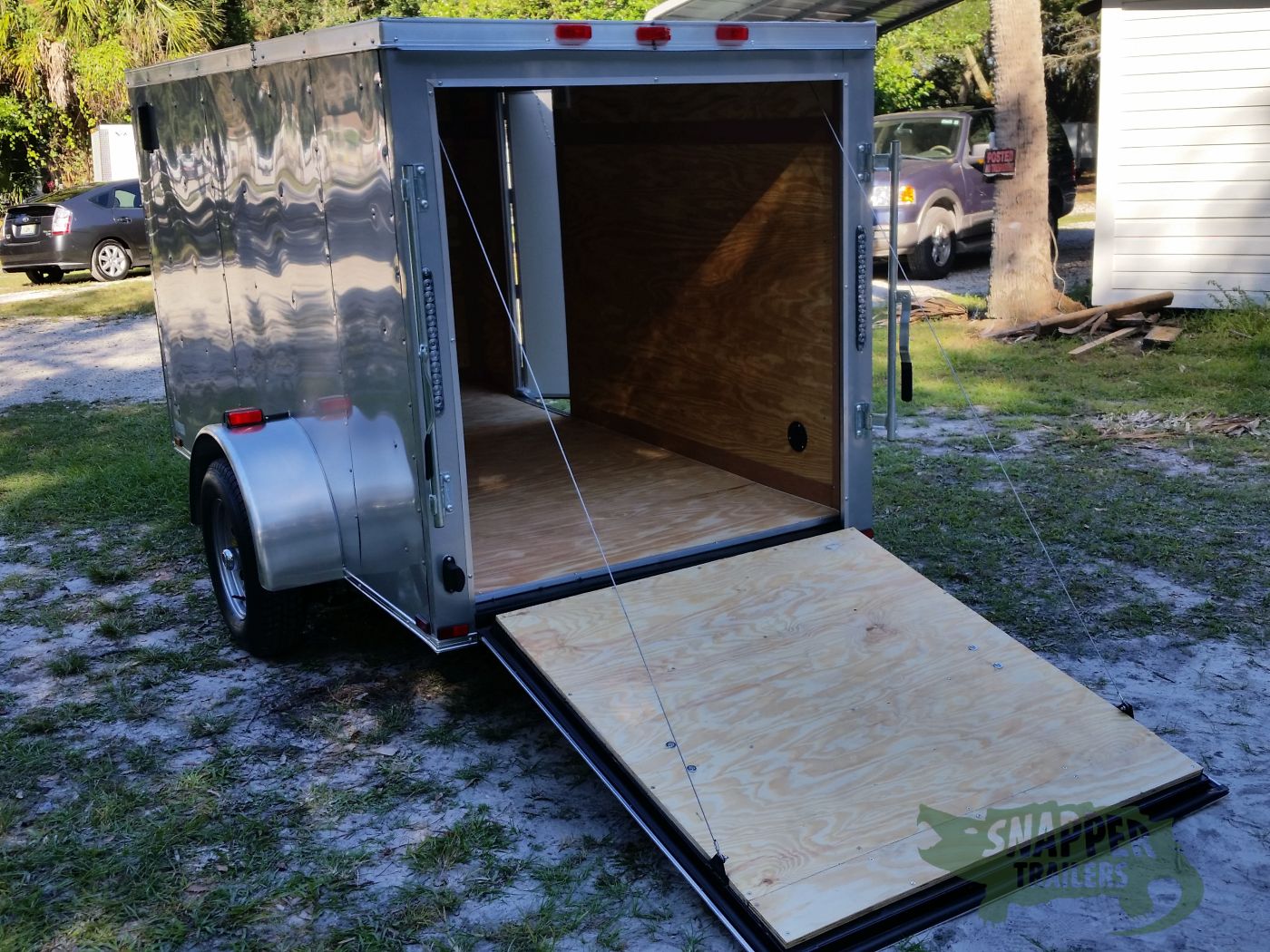 Quality Cargo 5x10 SA Trailer - Silver Frost, Ramp, Side Door, Side Vents - Image 4