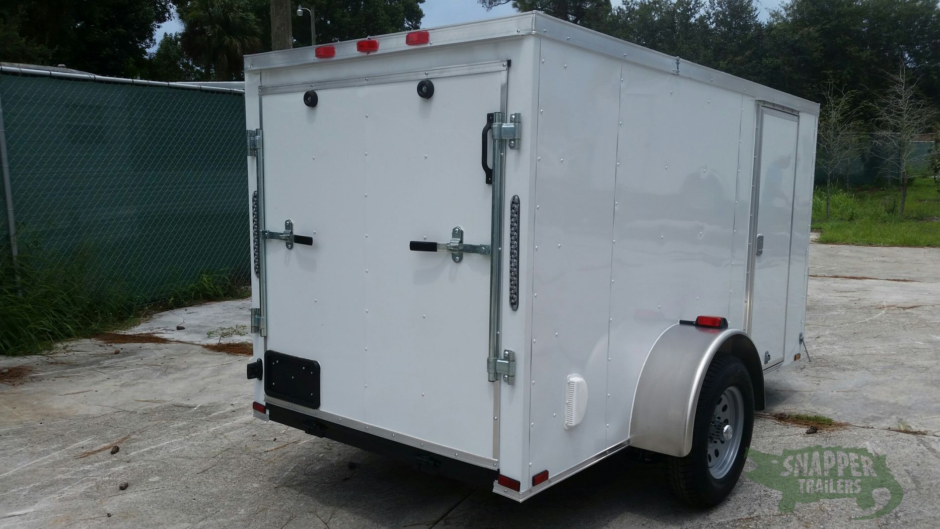 Quality Cargo 5x10 SA Trailer - White, Ramp, Side Door, Side Vents - Image 9