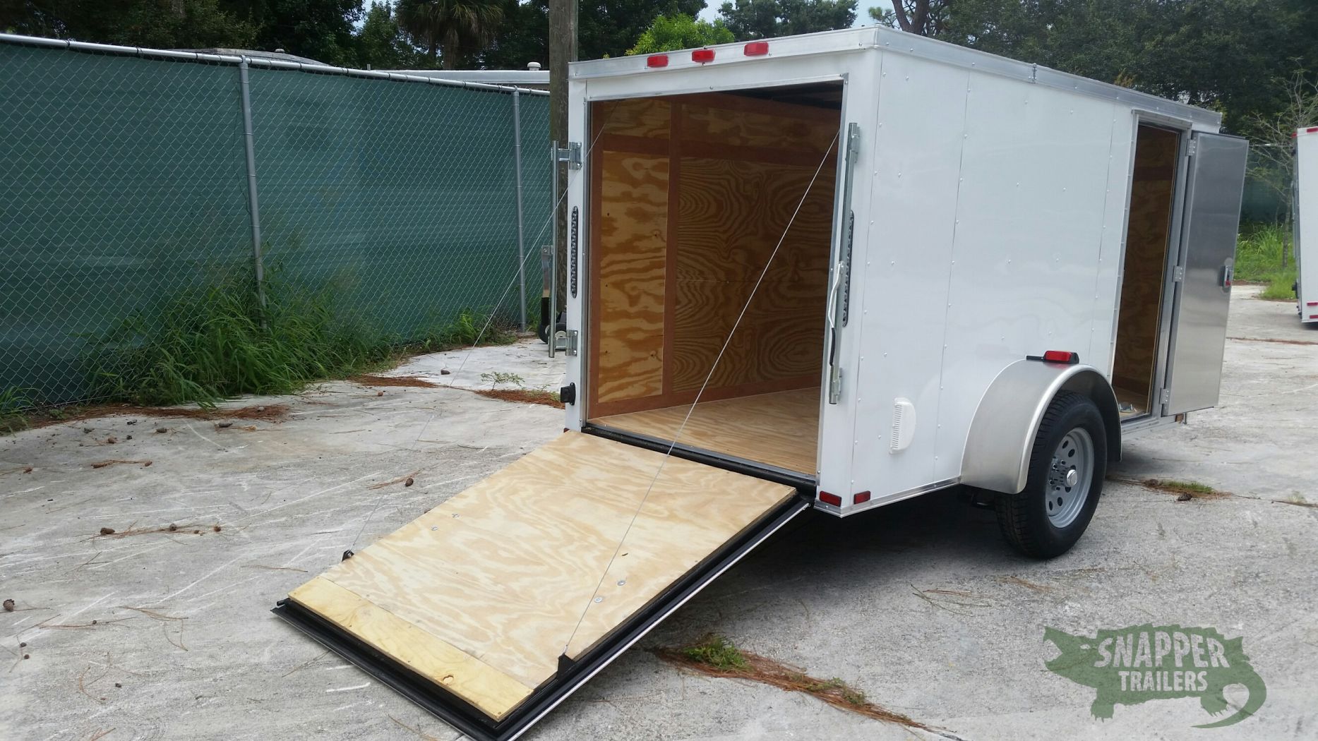 Quality Cargo 5x10 SA Trailer - White, Ramp, Side Door, Side Vents - Image 8