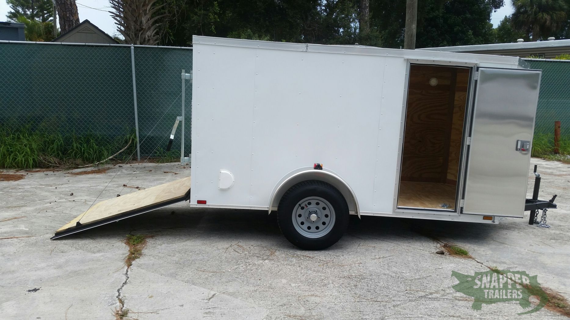 Quality Cargo 5x10 SA Trailer - White, Ramp, Side Door, Side Vents - Image 10