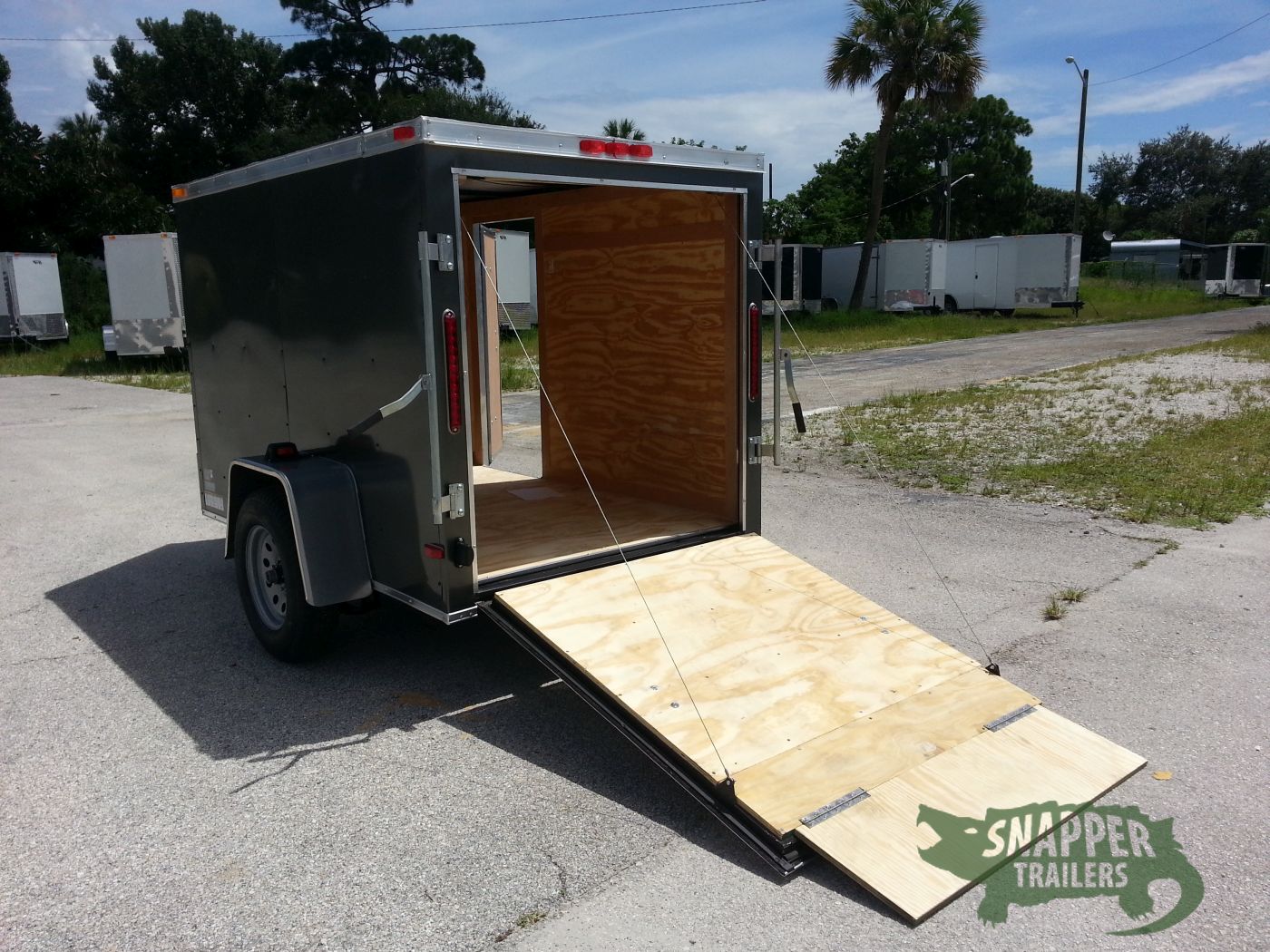 South Georgia Cargo 5x8 SA Trailer - Charcoal Gray, Ramp, Side Door - Image 4
