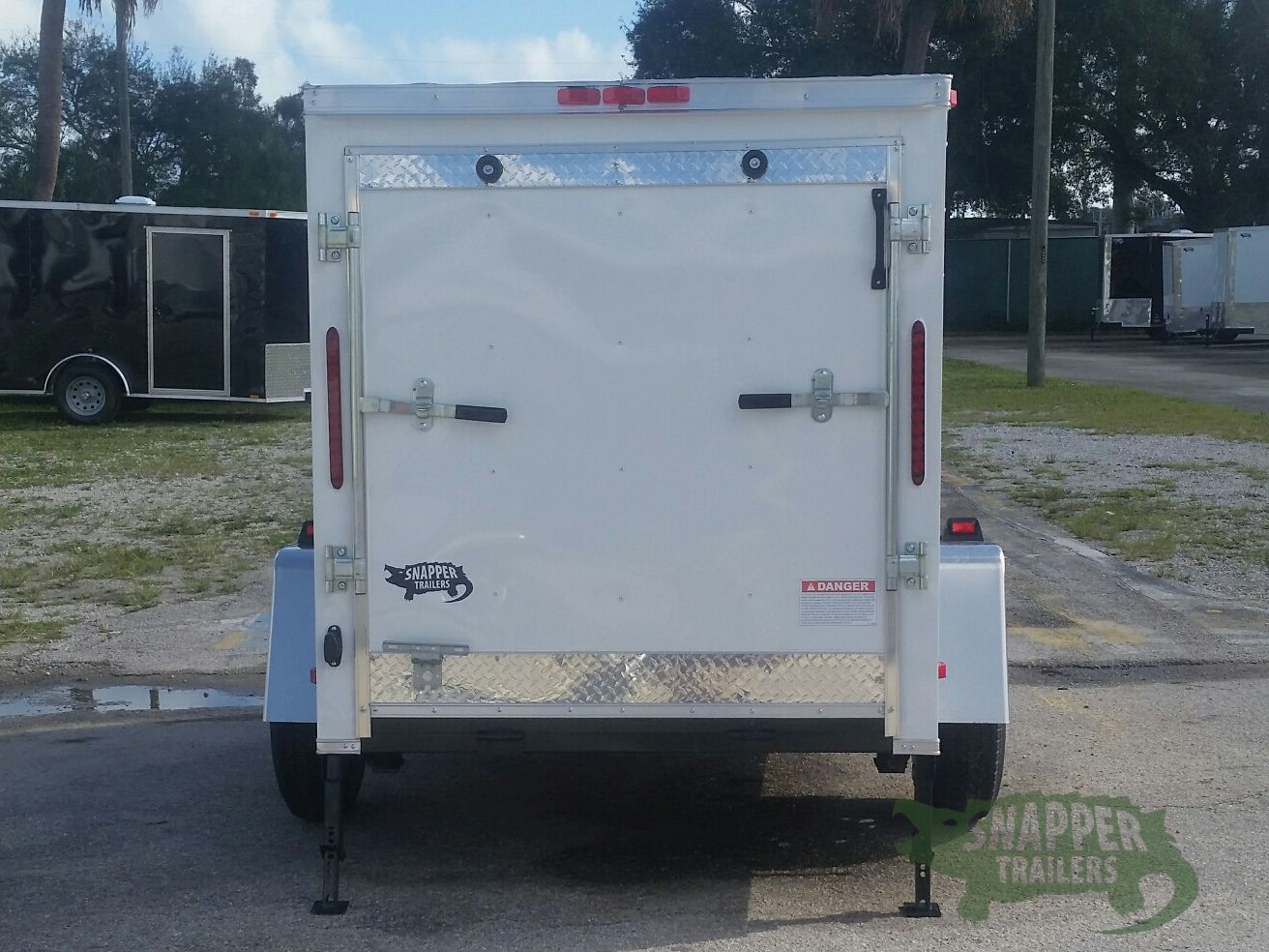 South Georgia Cargo 5x8 SA Trailer - White, Ramp, Stabilizer Jacks, D-Rings - Image 5