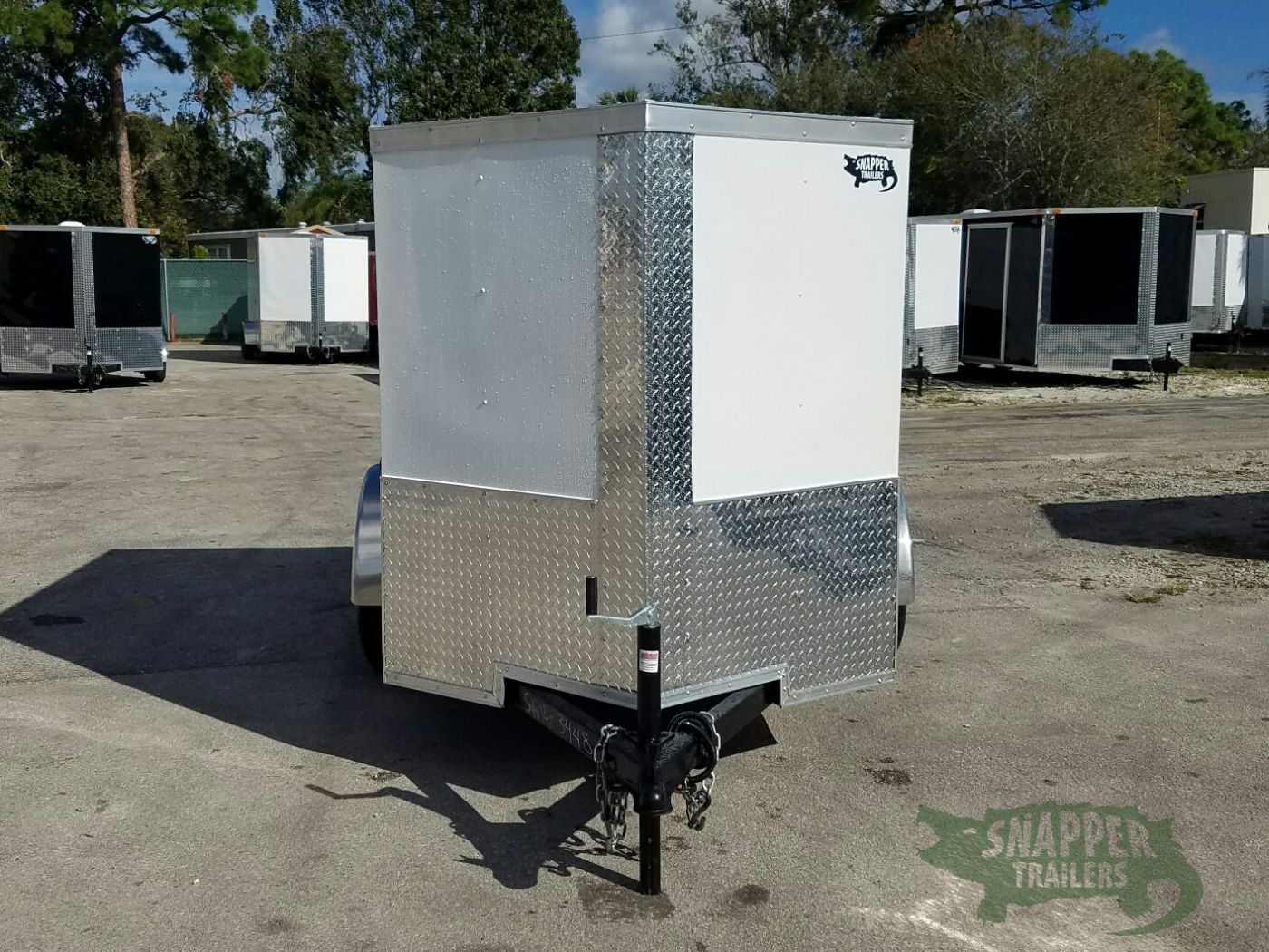 Quality Cargo 5x6 SA Trailer - White, Barn Doors, Side Vents - Image 14