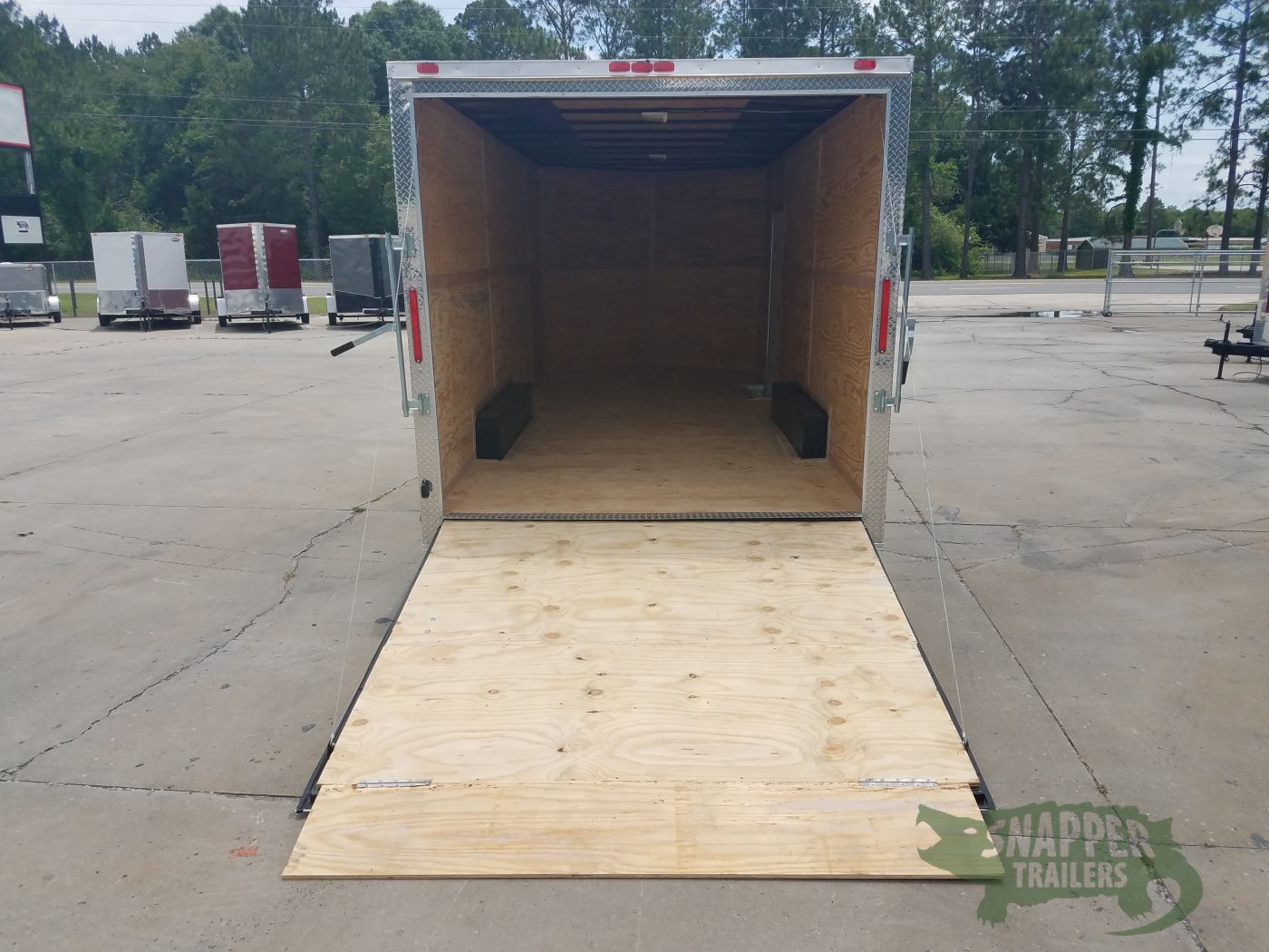 South Georgia Cargo 8.5x20 TA Trailer - Black, Ramp, Side Door, +12 Height, Stab Jacks, One Piece Al Roof, ATP Trans Flap, Side Vents - Image 5